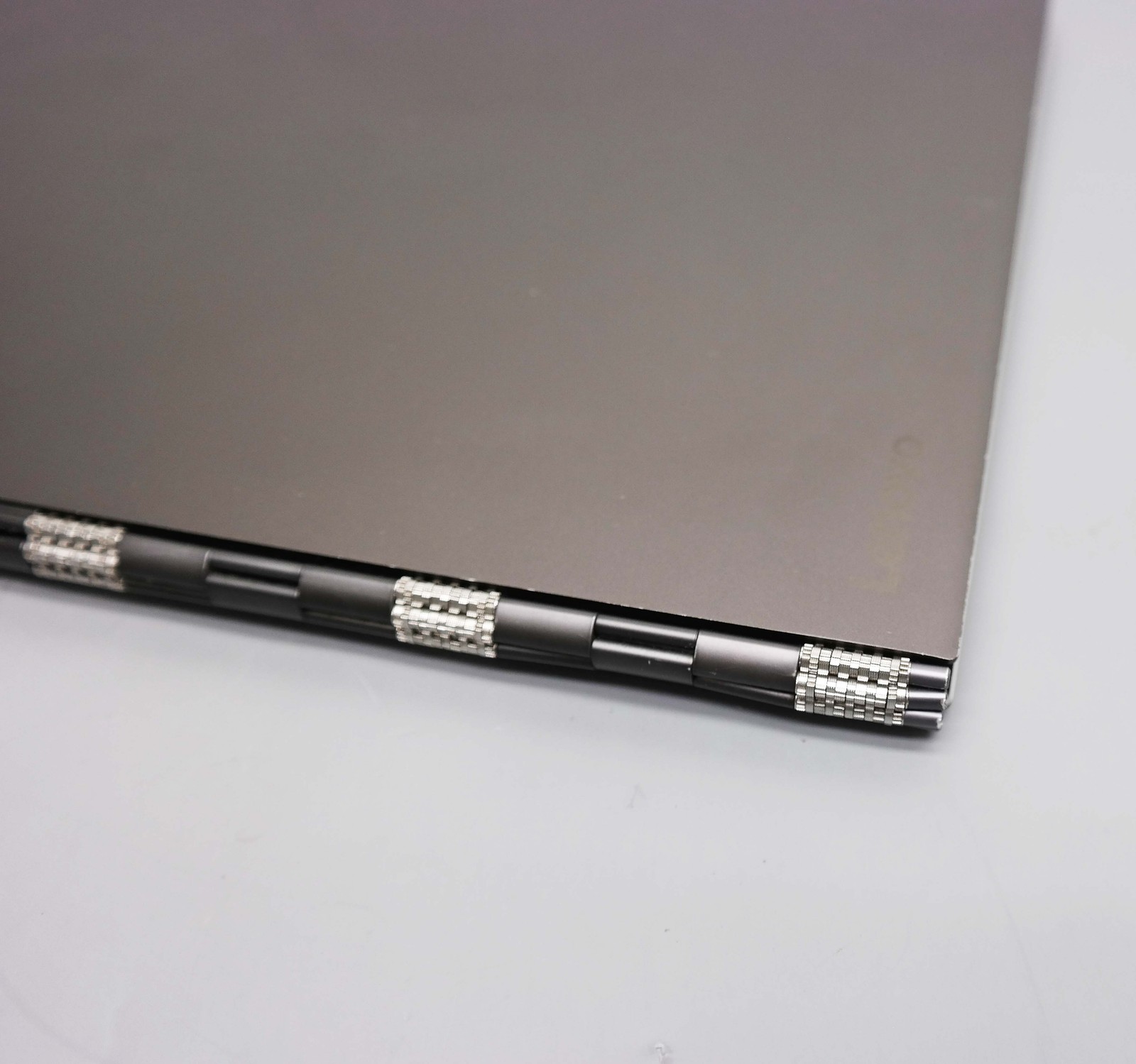 Lenovo Yoga 910-13IKB 14″ Core i7-7500U 8GB 256GB SSD