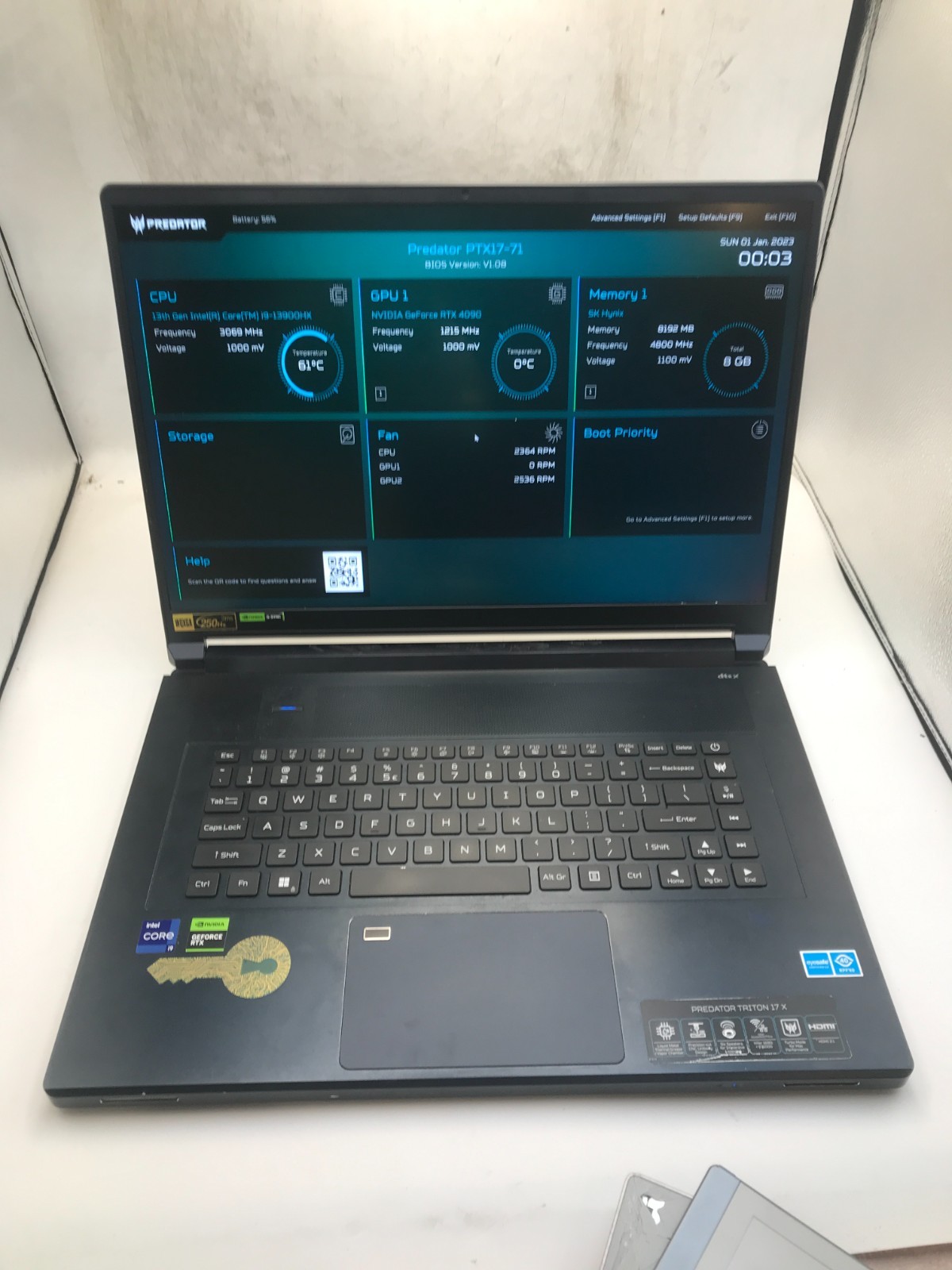Acer Predator Triton 17X PTX17-71 17″ Intel i9-13900HX 8GB RAM RTX 4090 READ