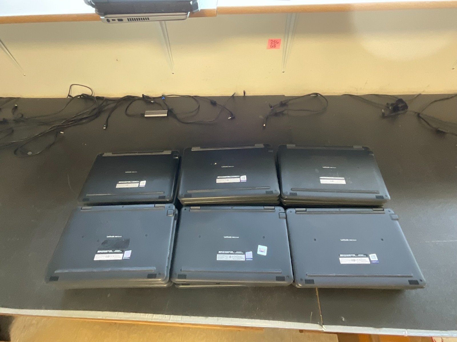 DELL LATITUDE 3190 2 IN 1 11.6 PENTIUM-N5030 CORE 3.1GHz 4GB 256GB SSD LOT OF 28