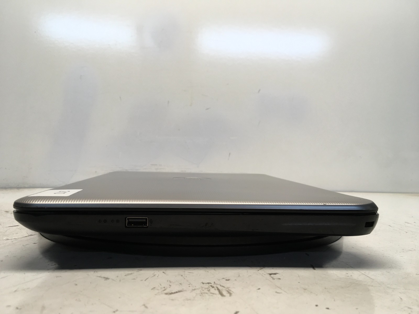 HP 14-AN013NR AMD E2-7110 4 GB NO HDD
