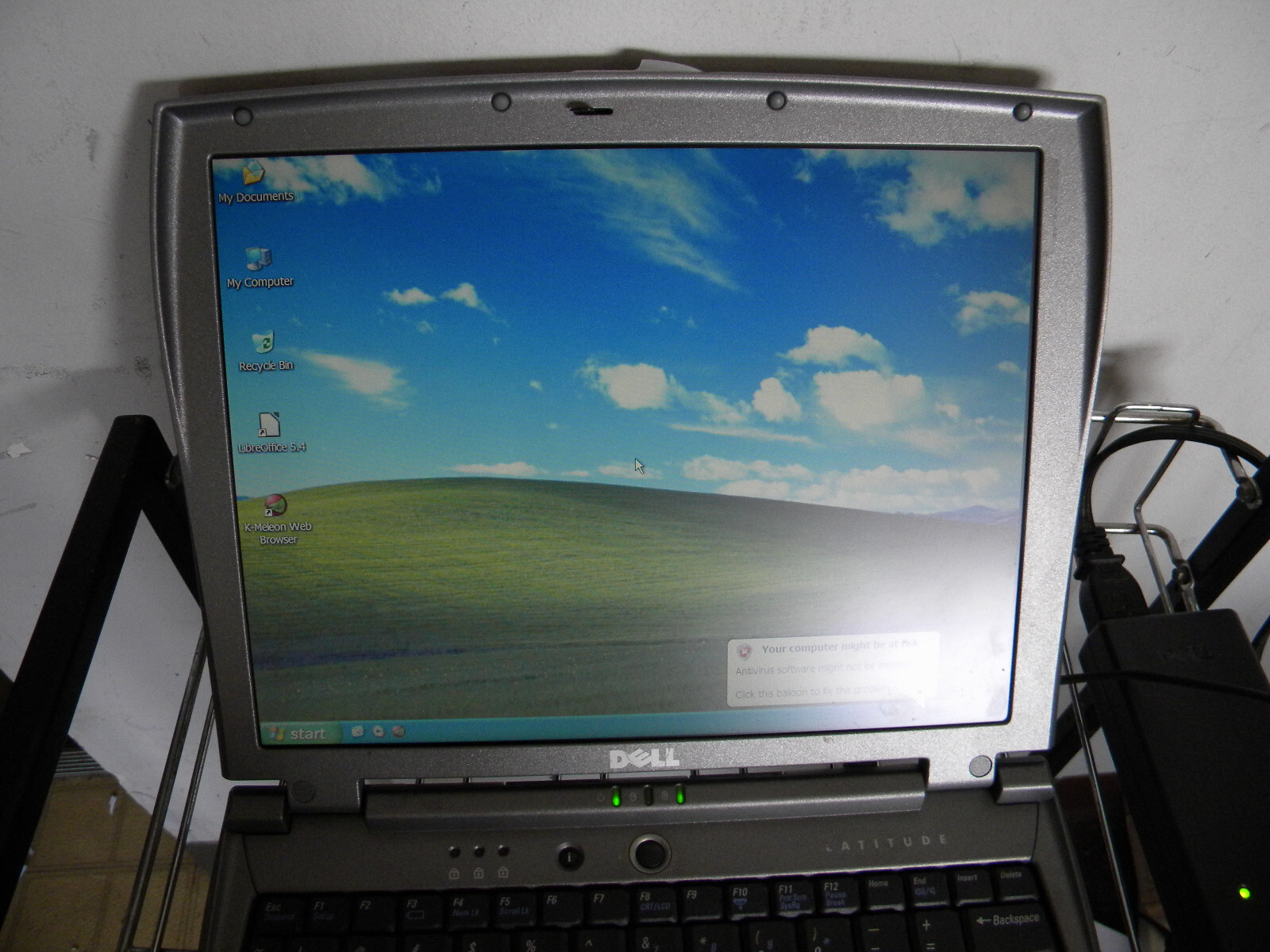 Dell Latitude C400 P3 III 866 MHz 512MB 40GB XPP 9 Pin Serial DB9 Diagnosed CMOS