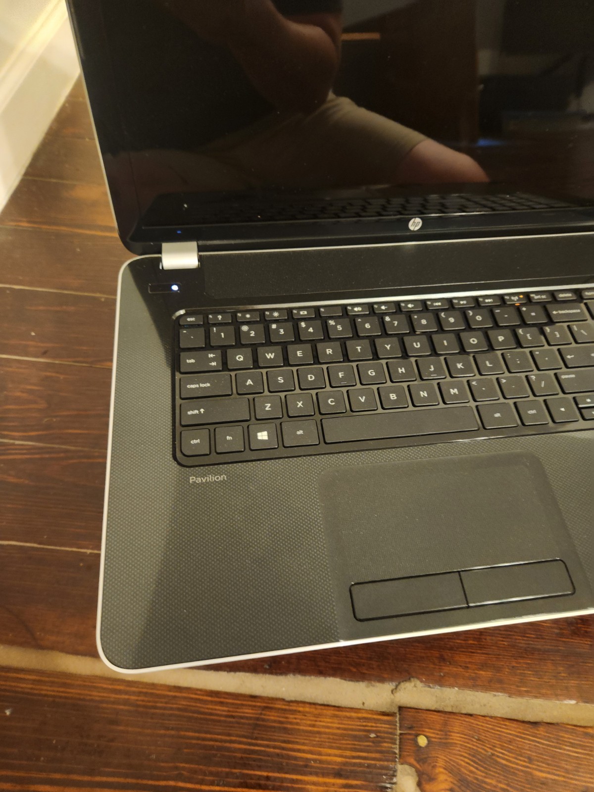 HP Pavilion 17″ Notebook Intel Core i5 8th Gen Silver Windows 8 Charger