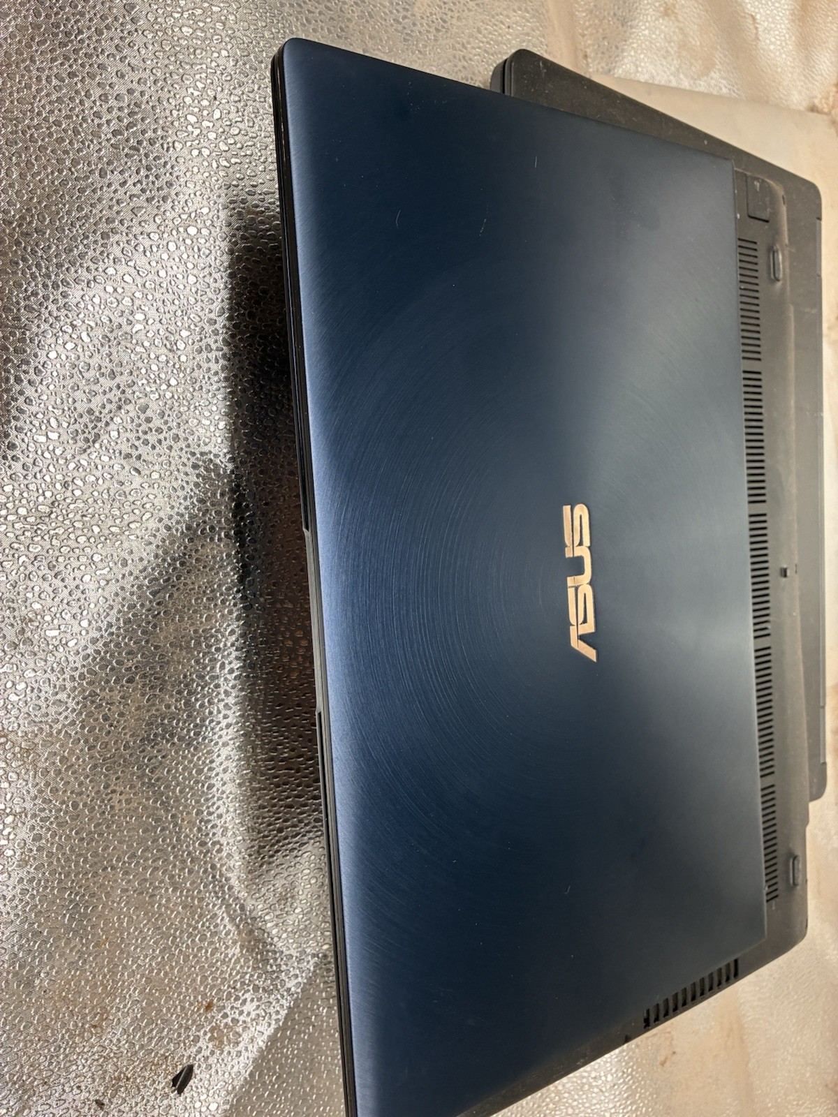 ASUS ZenBook UX433FA i7-8565U 1.80 GHz 16GB RAM 512GB SSD