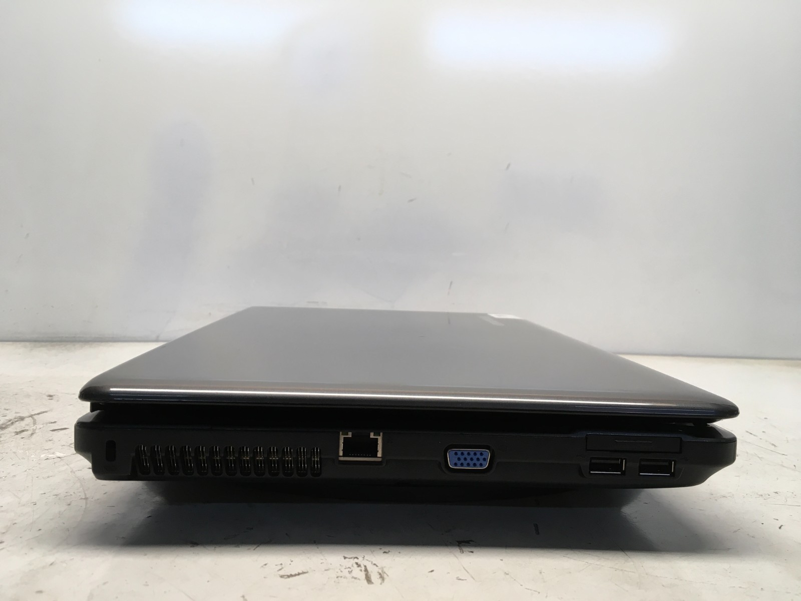 Lenovo G550 2958 Intel Pentium Dual-Core T4300 2.1GHz 3 GB NO HDD