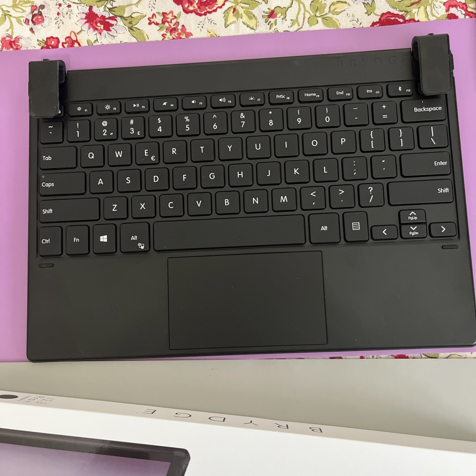 Surface Pro 4 Win 11 With Brydge Wireless Keyboard w/ Touchpad