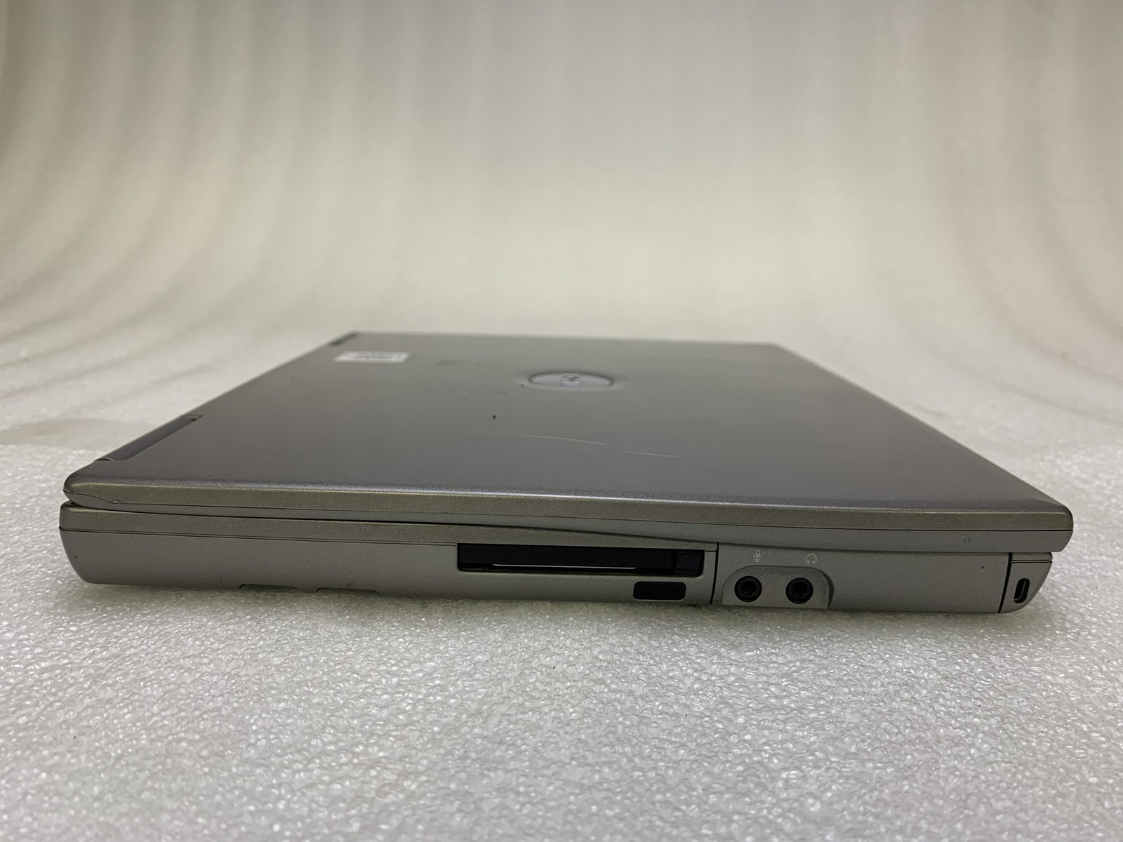 Vintage Dell Latitude D600 Intel Pentium M 1.60GHz 512MB RAM NO HDD/OS