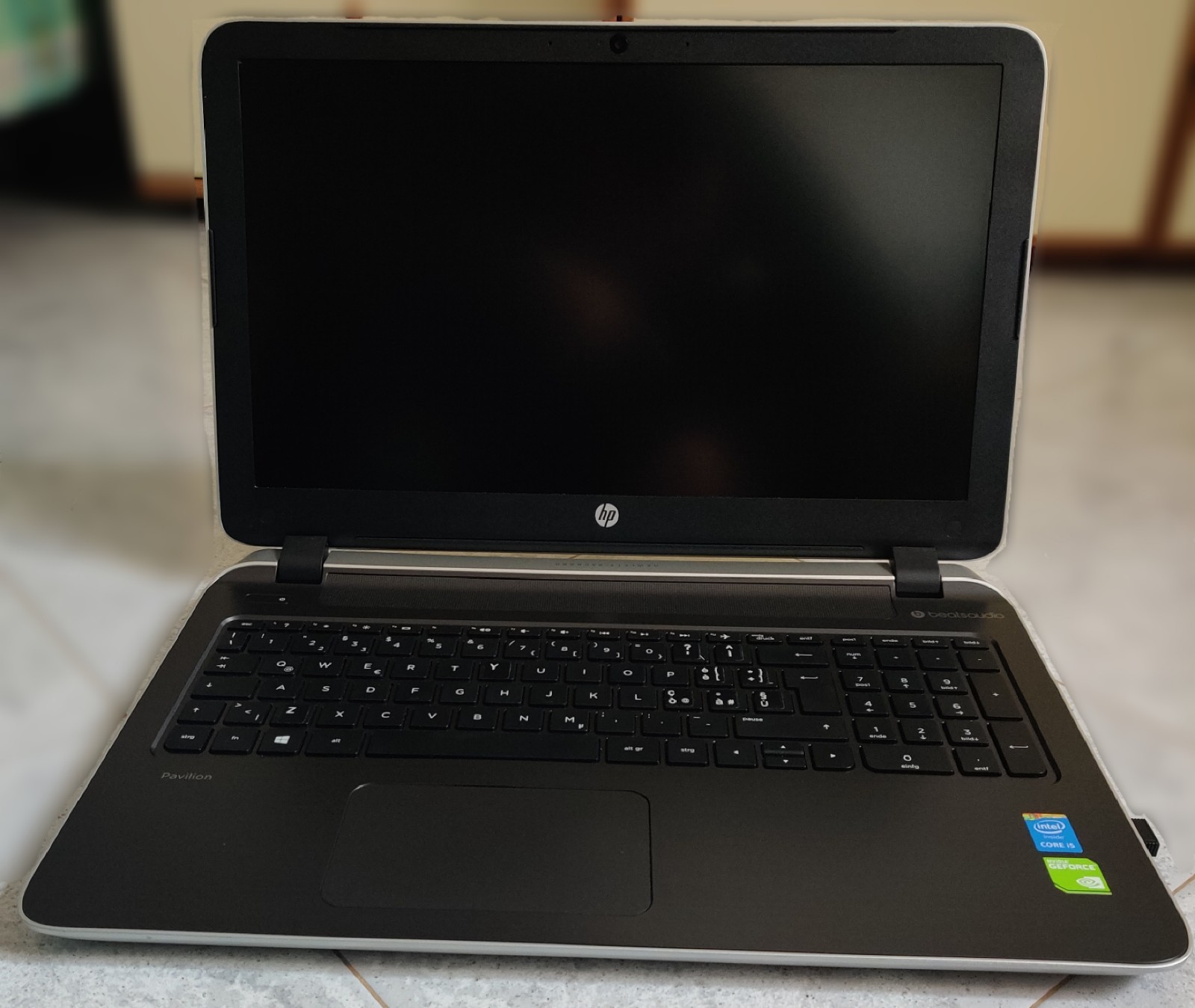 HP Pavilion 15 i5-5200U 8GB 500GB SSHD Full HD NVIDIA 840M Windows 10 Pro GF840M