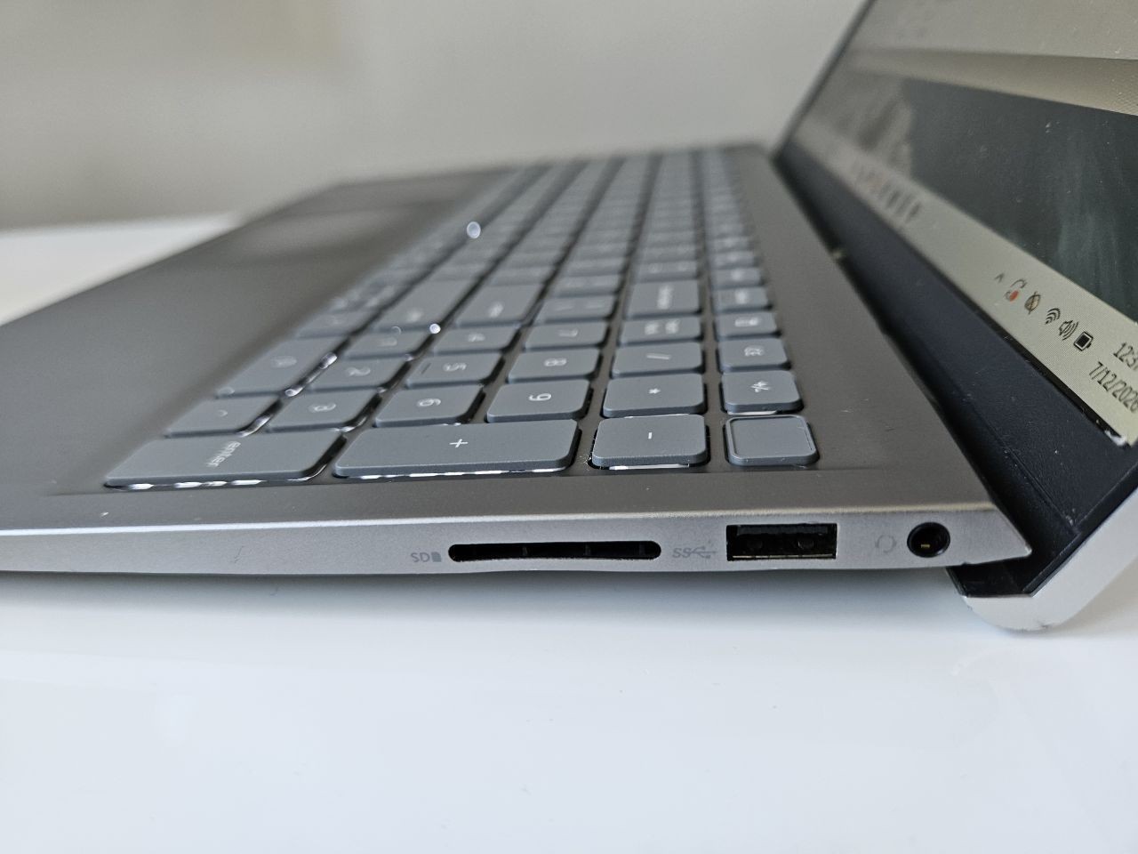 Dell Inspiron 15 5515 15.6-inch TOUCH R7-5700U 16Gb RAM 512Gb NVME Win 11 Pro