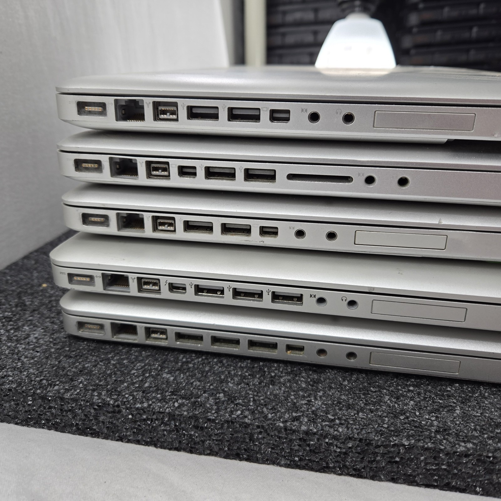 Lot of (5) Apple MacBook Pro A1286 Core 2 Duo – Mixed condition — PARTS