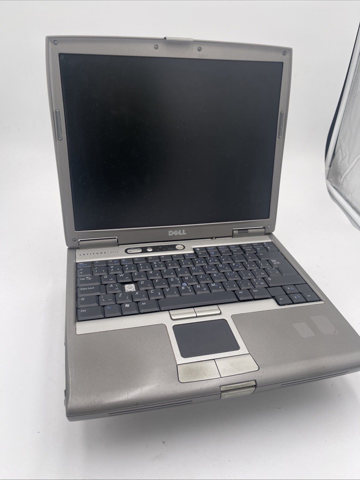 Dell Latitude D610 Pentium M 1.73Ghz 14″ Laptop w/512 Mb RAM ,DVDRW / NO HDD