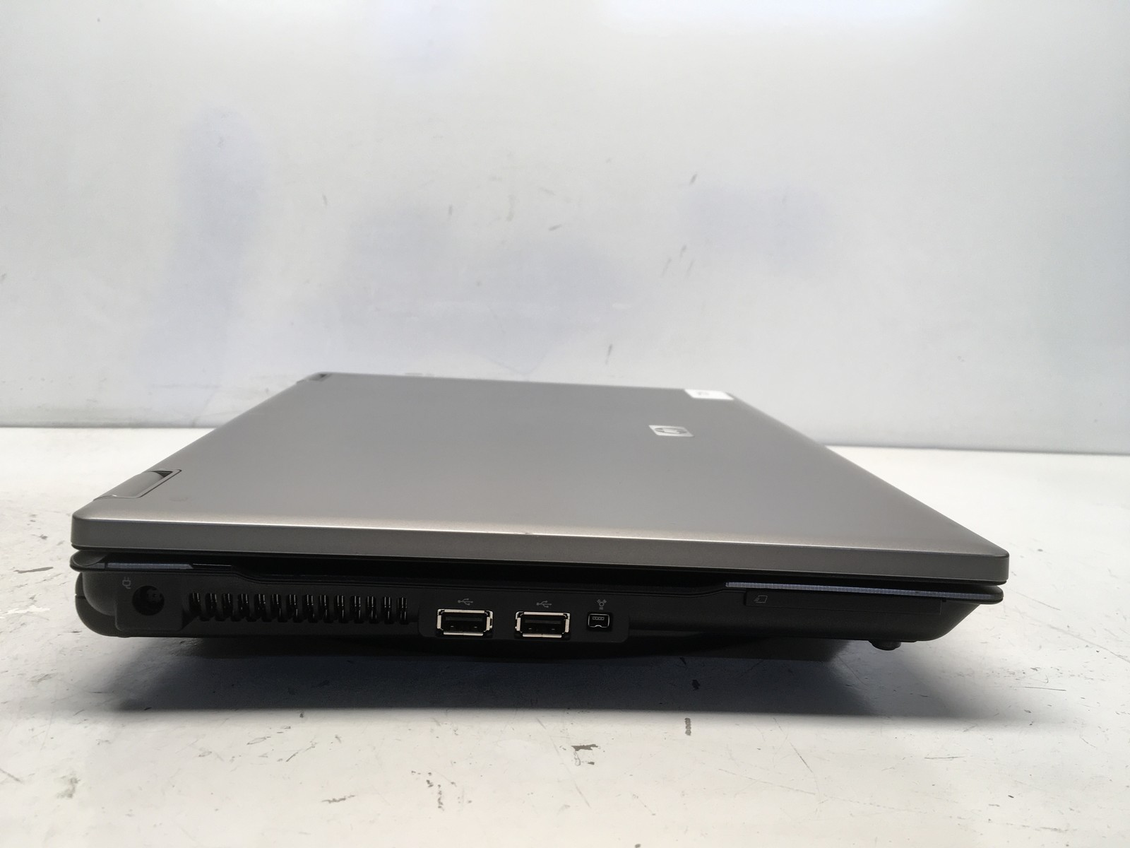 HP Compaq 6730B Intel Core 2 Duo P8400 2.26GHz 2 GB NO HDD No Batt