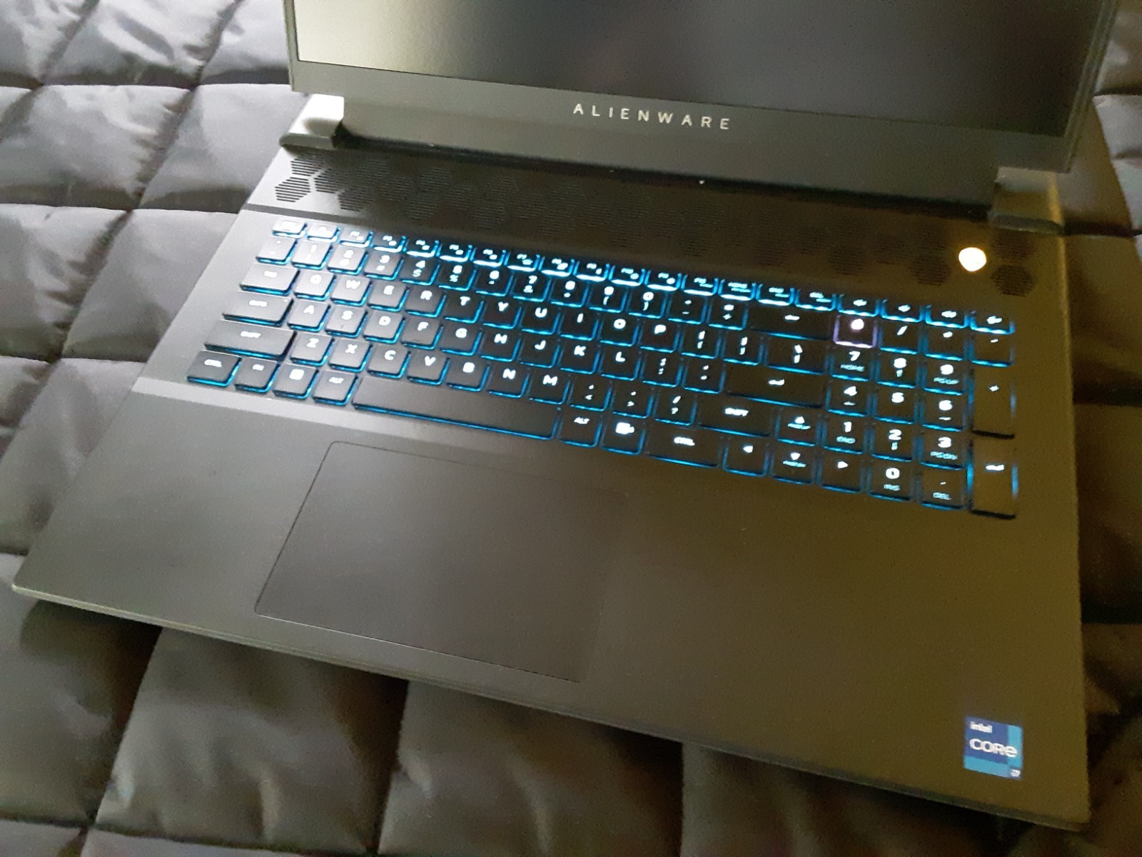 Alienware M18 R2 Gaming Laptop RTX 4070 / i7-14700HX/1TB SSD/16GB RAM