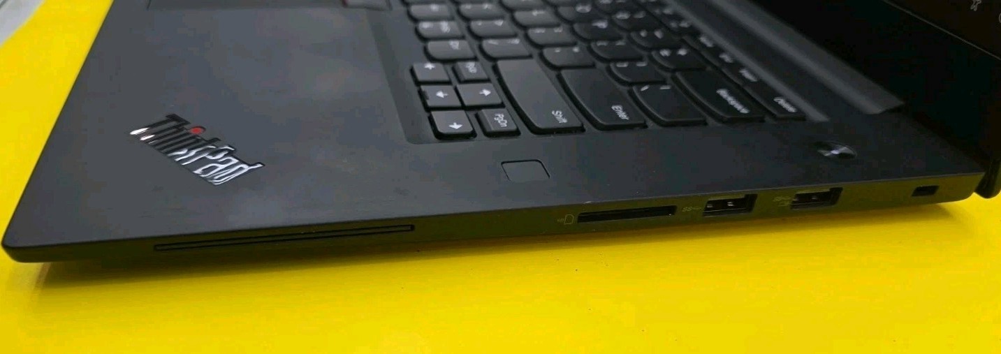 Lenovo ThinkPad P1 2nd Gen 15.6 inch 32GB 256GB HD Intel Core i7 9th Gen 2.60GHz