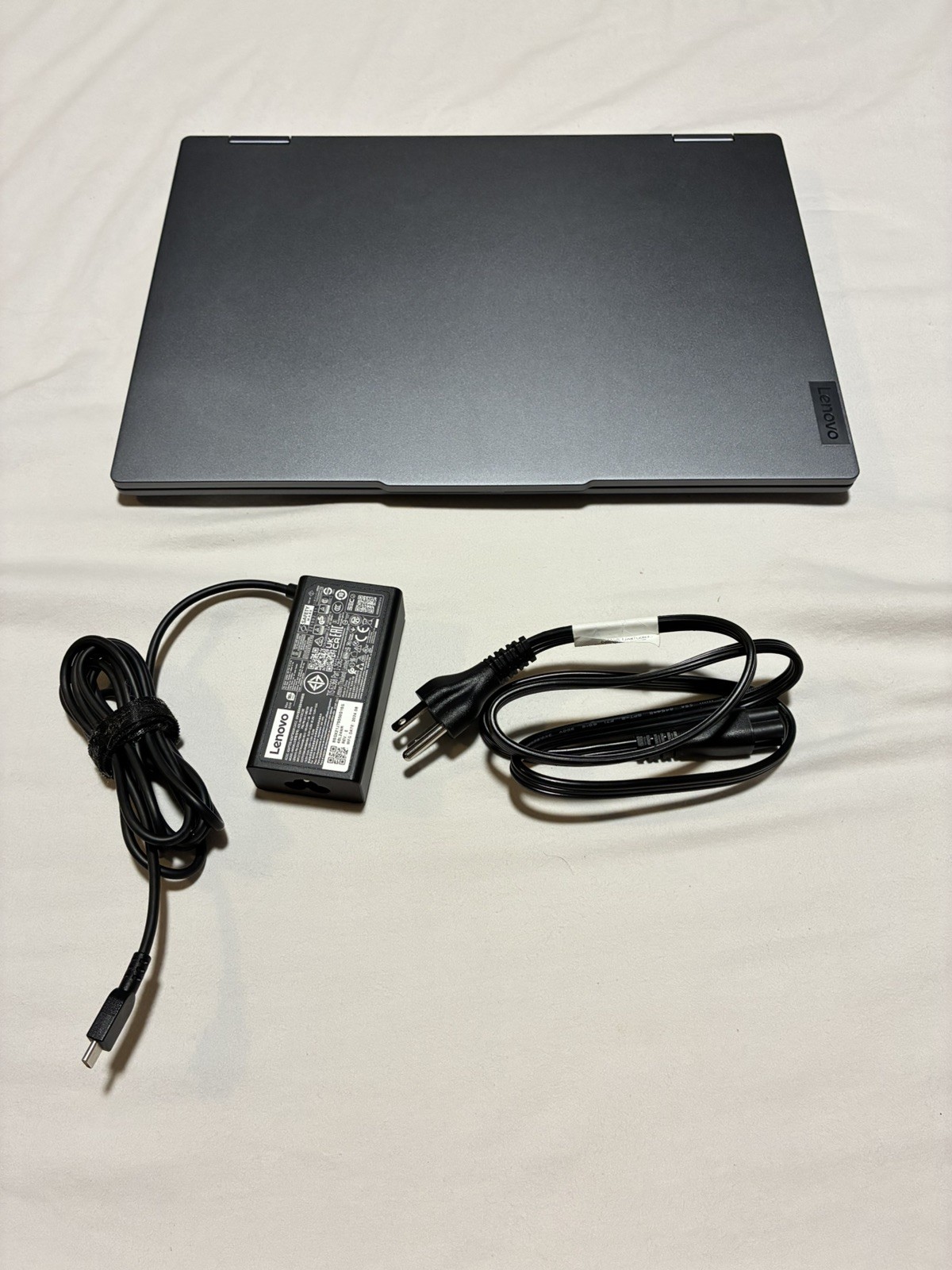 Lenovo IdeaPad 5 2 in 1, 16″ IPS Glass, Ryzen 7 8845HS, Radeon 780M w/case