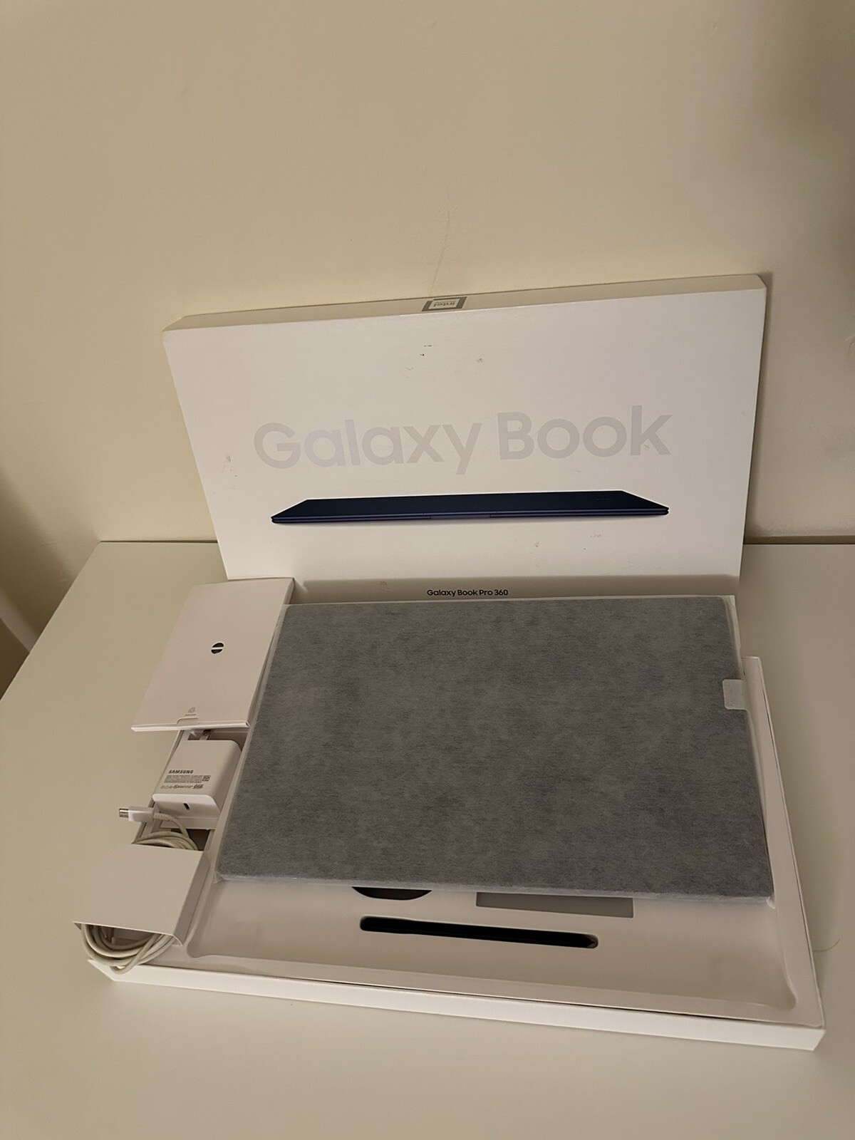 Samsung Galaxy Book Pro 360 15.6″ (1TB SSD, Intel Core i7 11th Gen., 2.80…