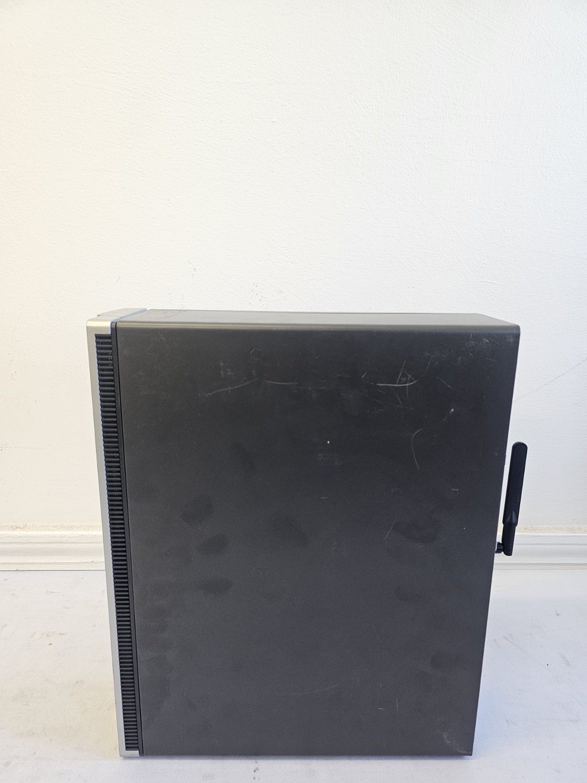 Lenovo IdeaCentre 90G9 Desktop – AMD A9-9425 – 8GB RAM – 500GB SSD – Win 10 READ