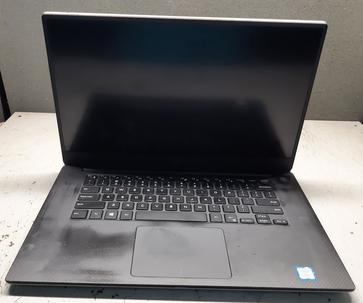Dell Precision 5520 15.6″ i7-7820HQ 8GB RAM No SSD No OS