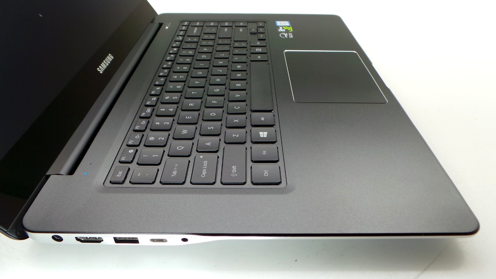 Samsung Notebook NP940Z5L | 15.6″ | i7-6700HQ | 8GB 256GB SSD | Touchscreen