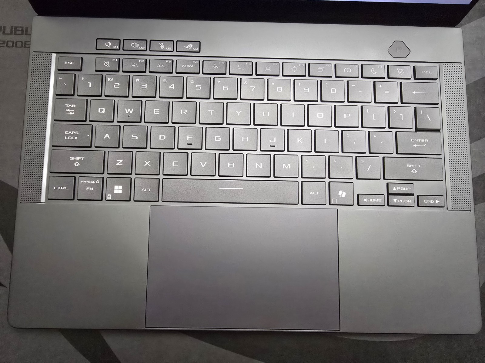 ASUS ROG Zephyrus G14 OLED Ryzen AI 9 HX 370 32GB 2TB RTX 5070 Ti Gray Laptop