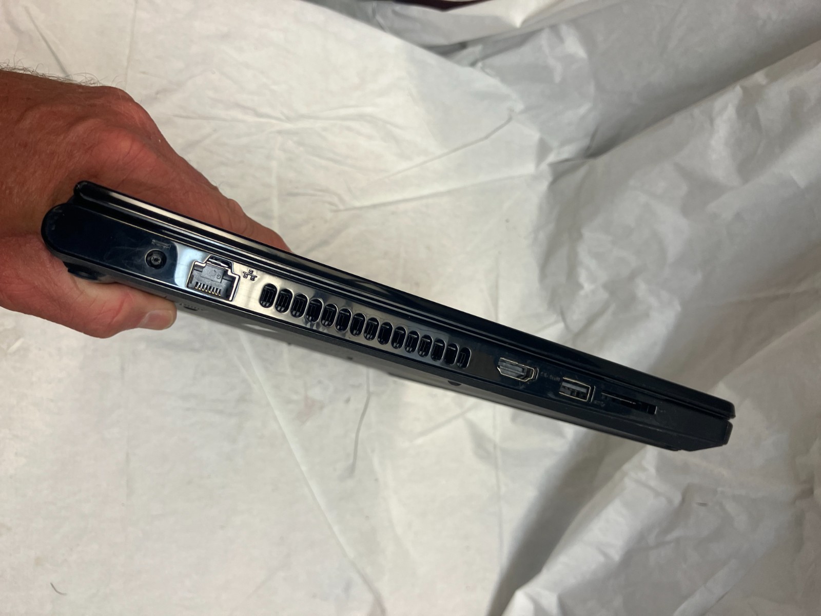 DELL INSPIRON 15 5555 Laptop w/ AMD A8-7410 2.20 GHZ + 6 GB No HD, for parts