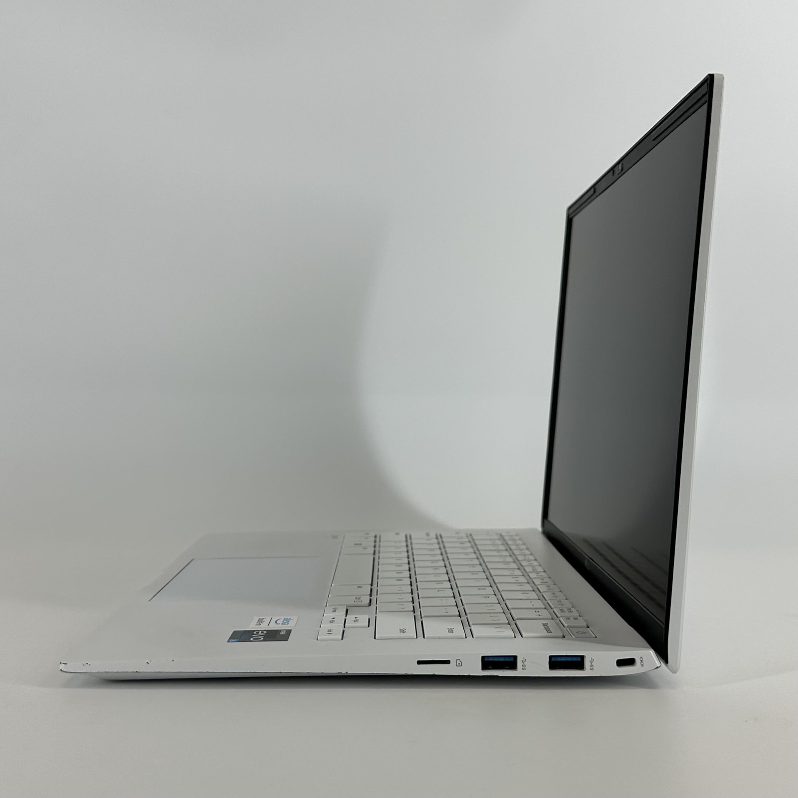LG Gram 14 White FHD+ 1.7 GHz i5-1240P 8GB 512GB SSD Good