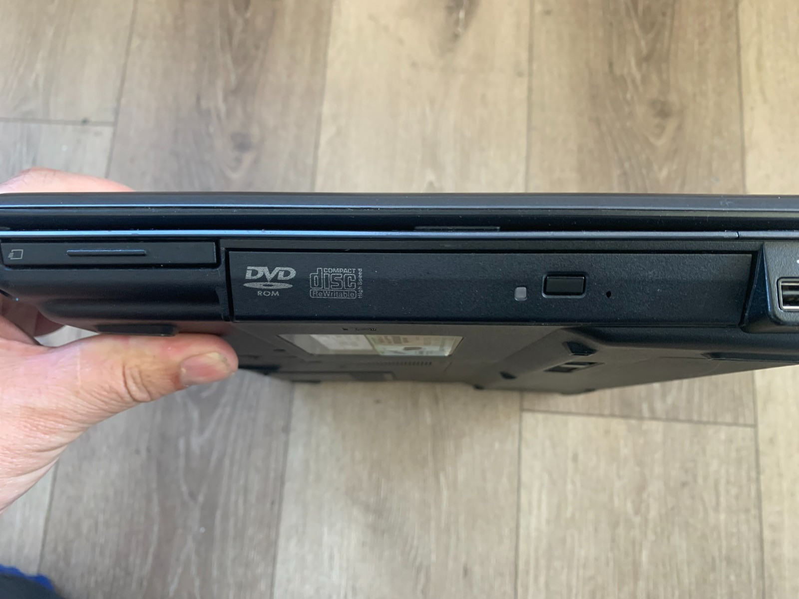 Compaq Presario V6000 15.4″ AMD Sempron 3500+ 1.80Ghz 1GB RAM 60GB HDD Win Vista