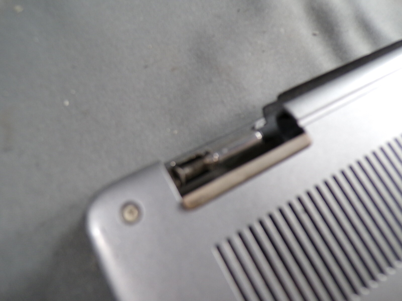 DELL LATITUDE 3301 INTEL CORE I7-8565U 8GB RAM **POWER ON