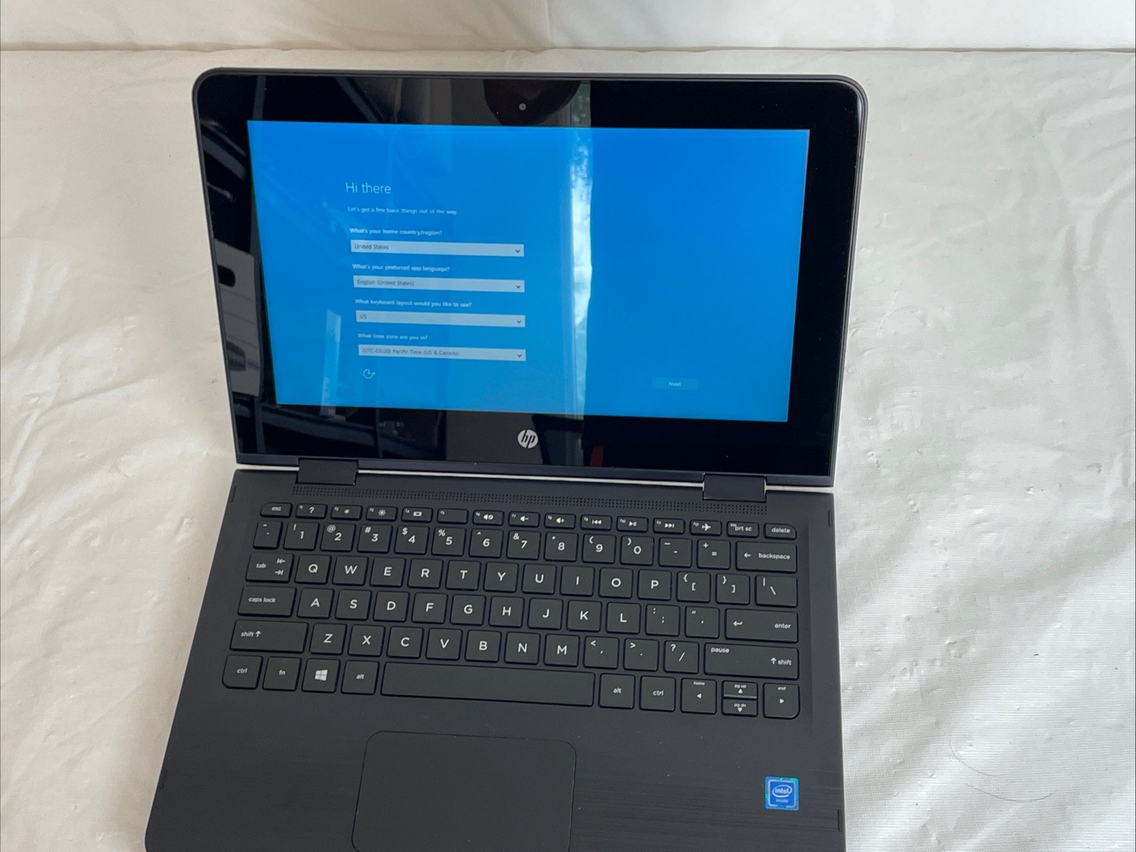 HP Pavilion x360 Convertible INTEL(R) CELERON N3060 @ 1.60GHz 4GB RAM 32GB SSD.