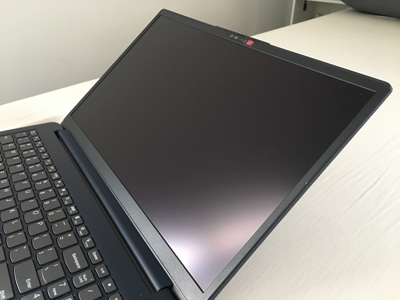 Lenovo IdeaPad 1 15.6” Full HD Touchscreen Laptop 82VG00TYUS Abyss Blue 8Gb 256