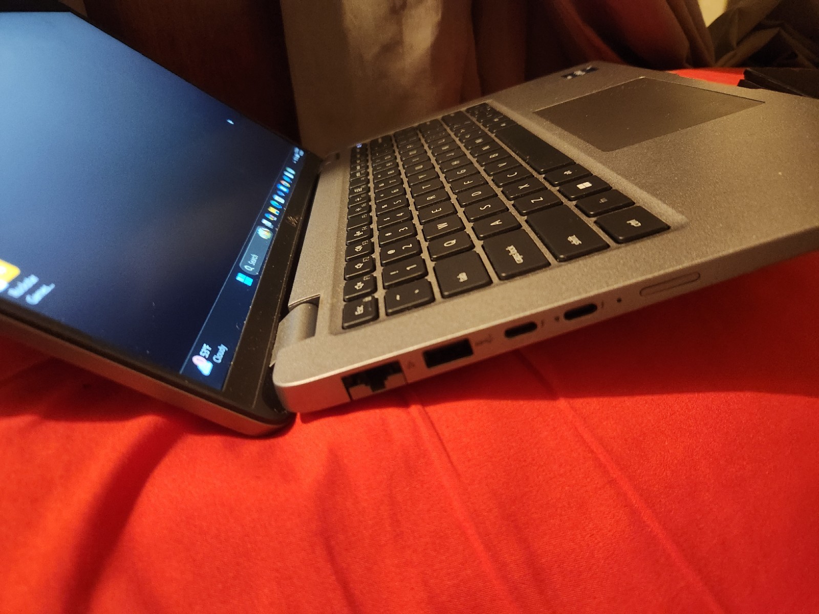 Dell 14″ Silver Notebook Laptop Intel vPro Built-in Webcam Wi-Fi Microphone