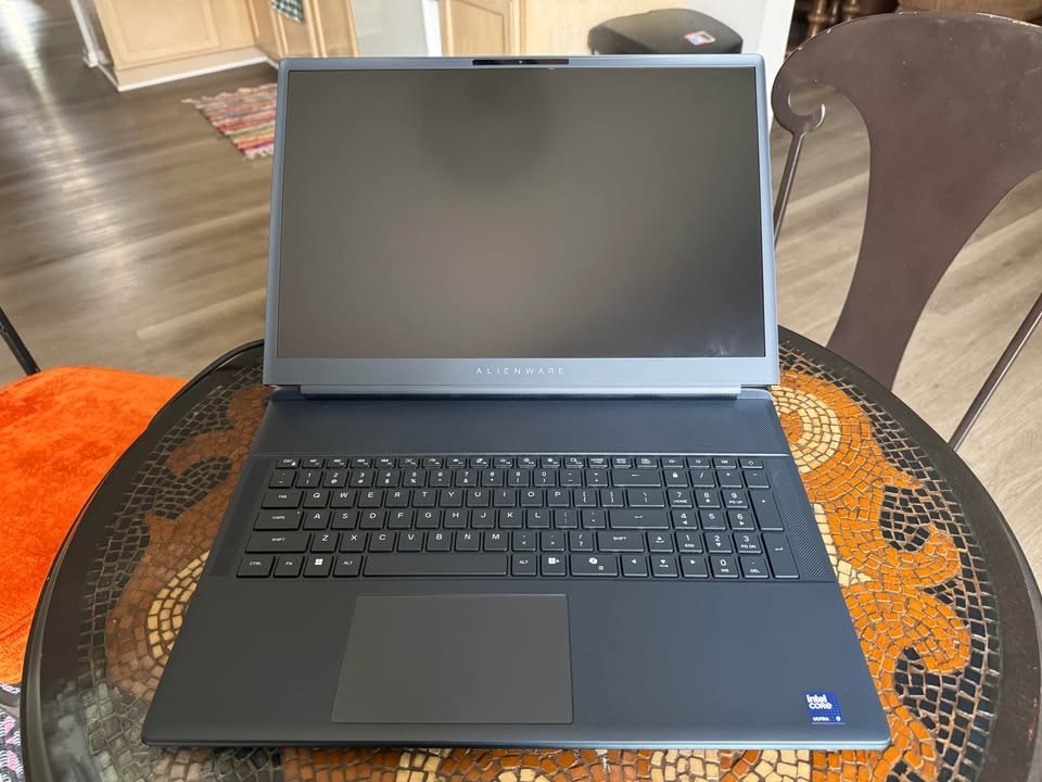 Alienware RTX 5070 Ti Ultra 9 32GB 2TB 18″ 300Hz Light Use Excellent Condition