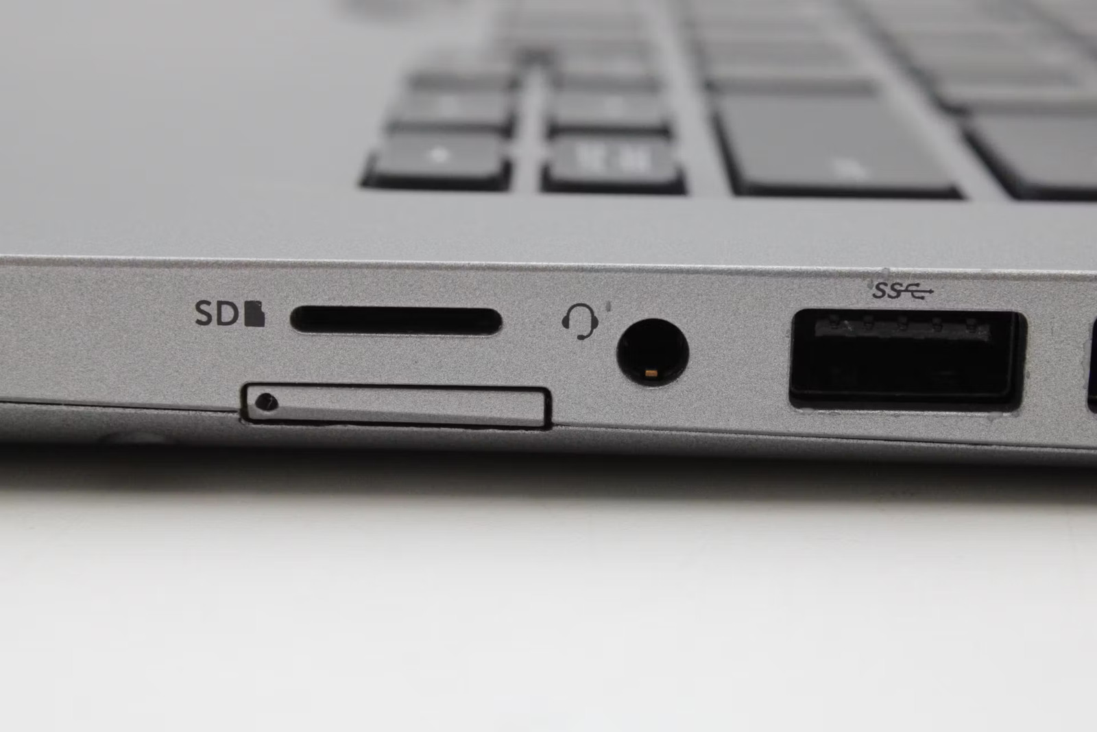 Dell Latitude 5410 Used 14″ i7-10610U, 16GB RAM, 256GB NVMe