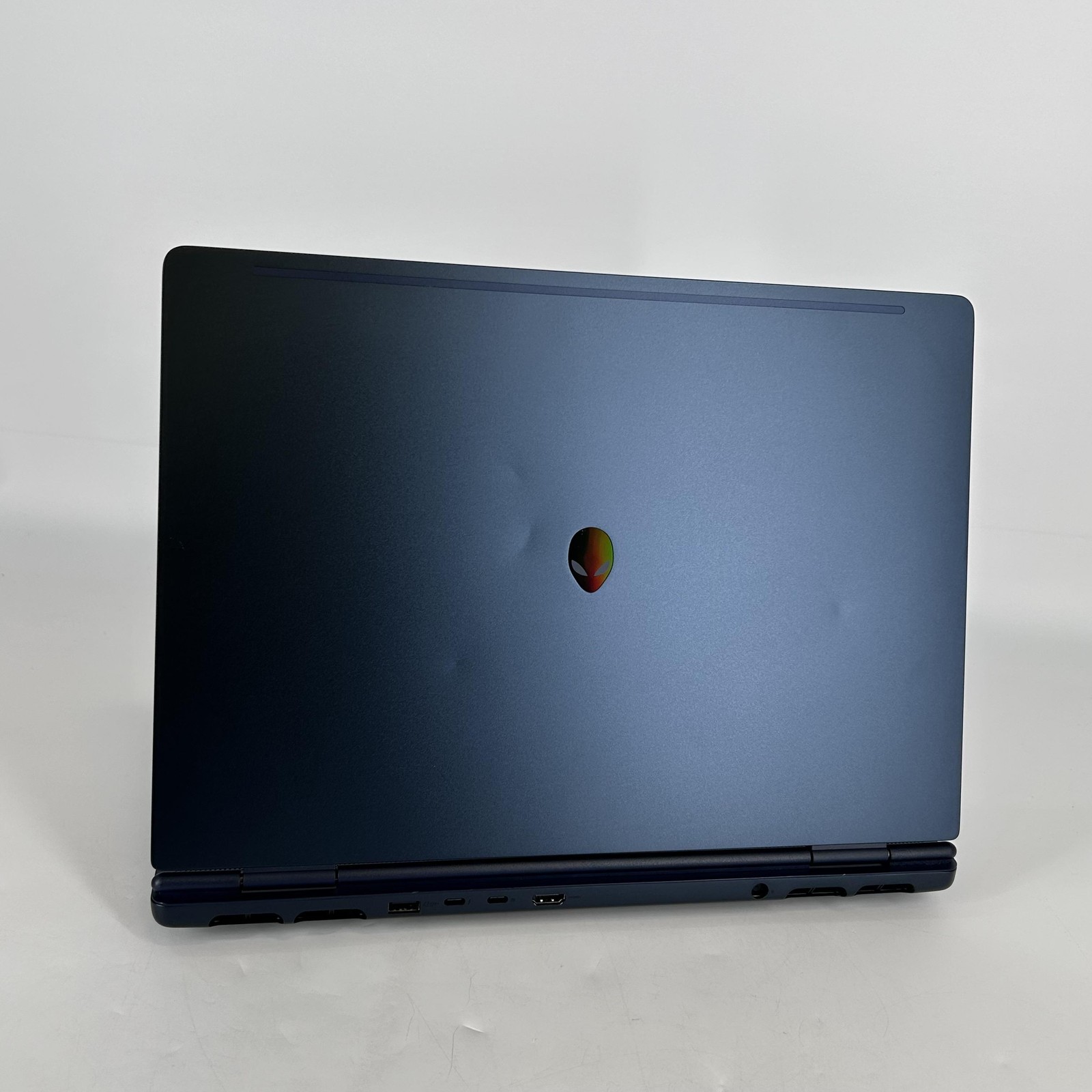 Dell Alienware 16X Aurora 240Hz QHD+ 2.7 GHz Ultra 9 275HX 64GB 2TB SSD RTX 5070