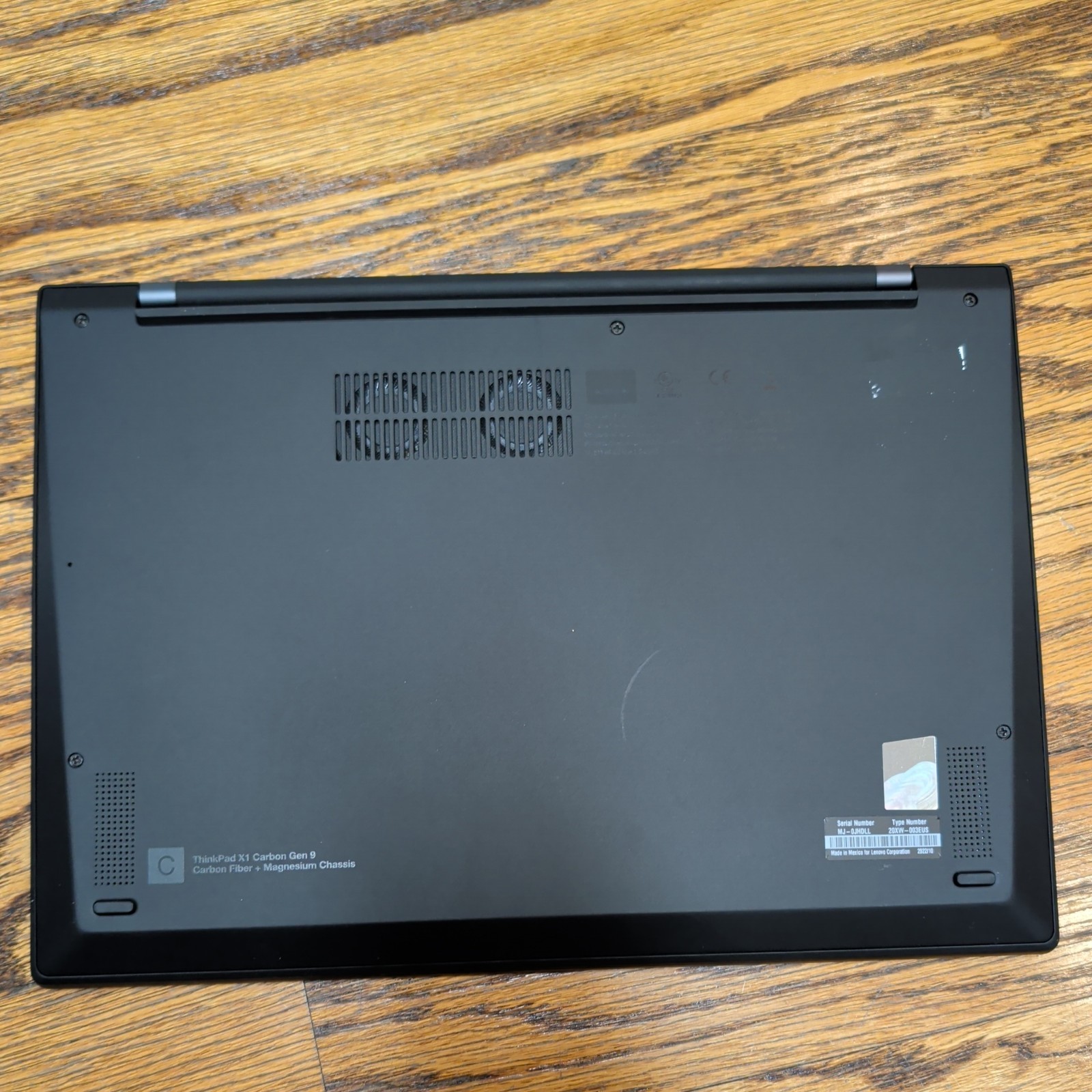 Lenovo ThinkPad X1 Carbon Gen 9 14″ (256GB SSD, Intel Core i5 11th Gen, 8GB RAM)