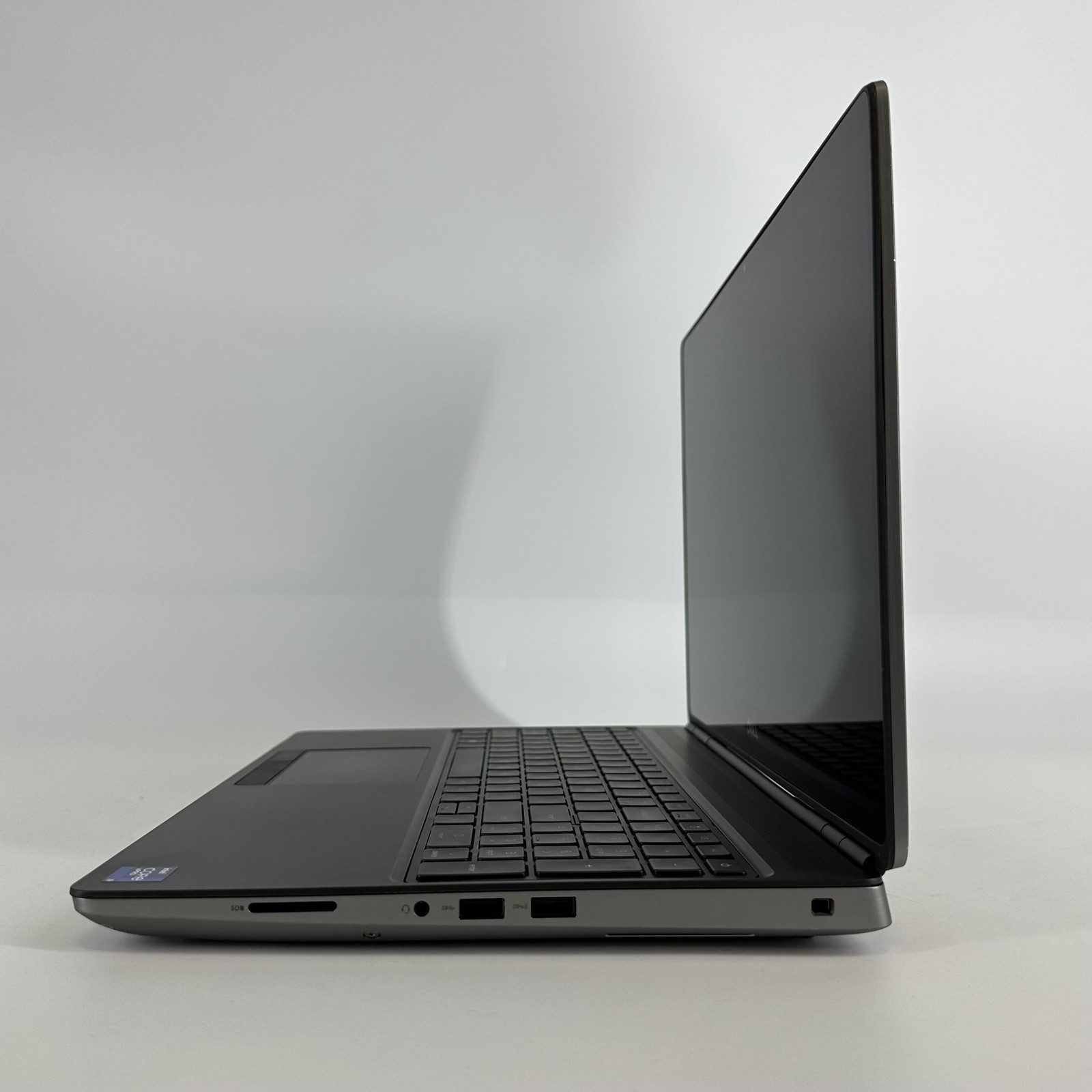 Dell Precision 7560 15.6 Gray FHD i9-11950H 2.60GHz 32GB 1TB SSD T1200 Good