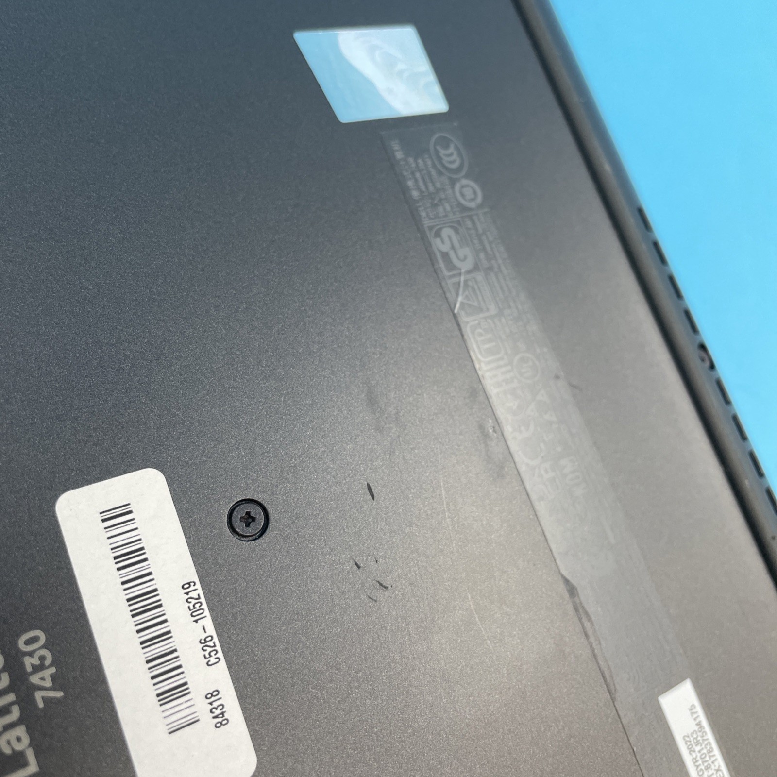 Dell Latitude 7430 | i5-1240P | 16GB RAM | 256GB SSD | NO OS | 98% BATTERY