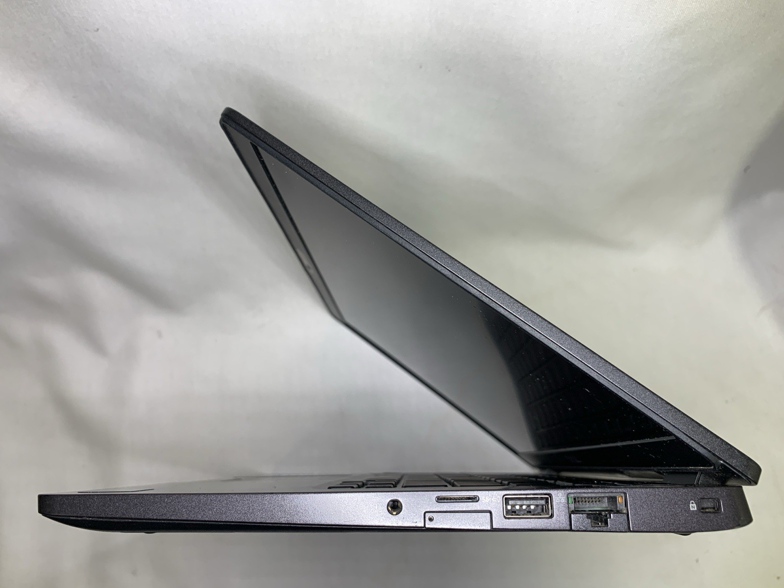 Dell Latitude 5300 13.3″ Laptop 8GB RAM 256GB SSD i7 8665U Win11