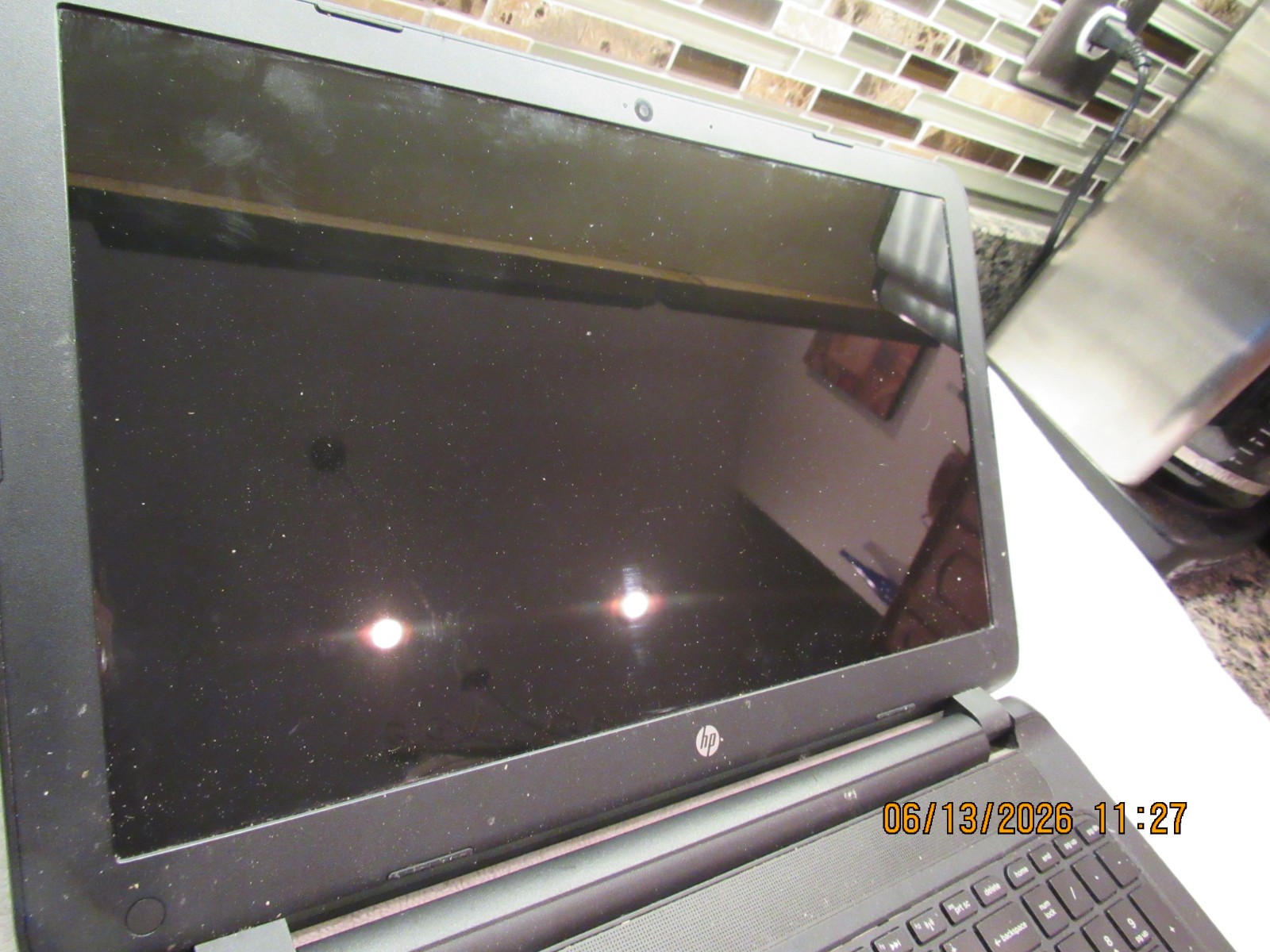 HP computer for parts No OS,No HD, No HD caddy, No charger, 4gb ram GOOD screen
