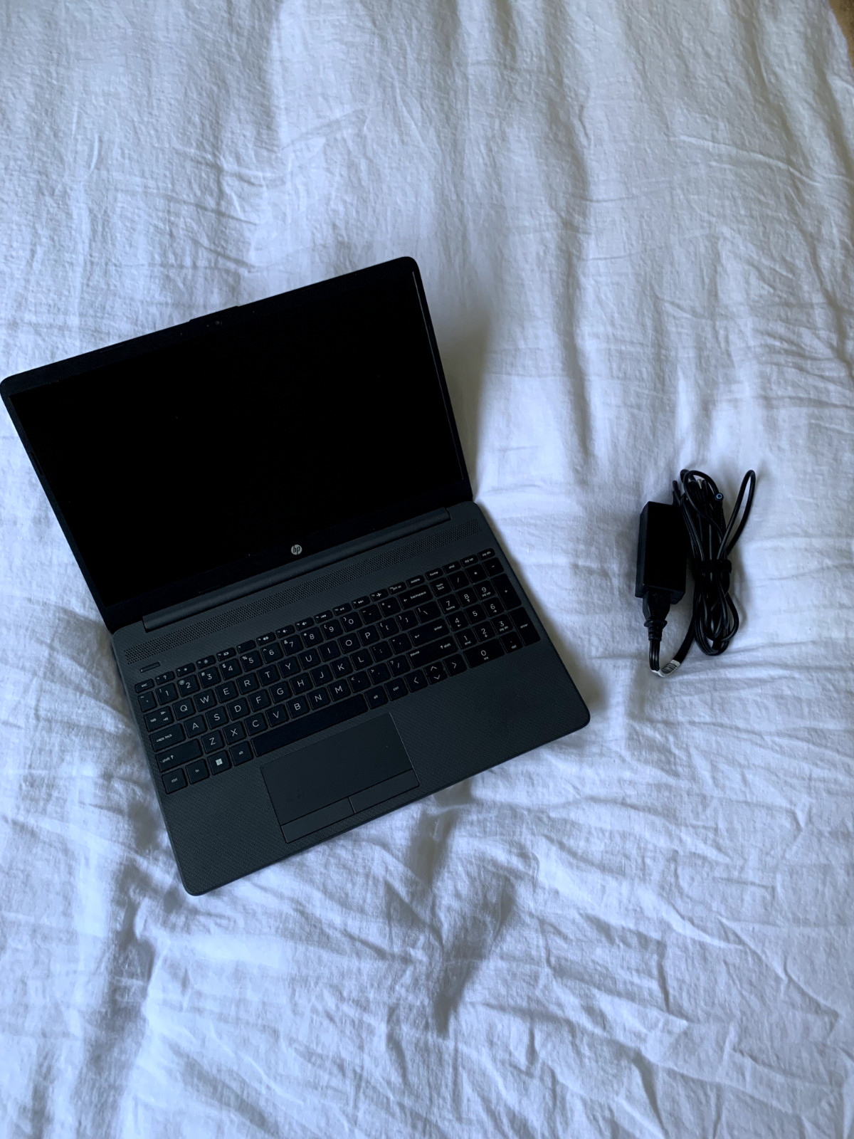 HP 255 15.6″ G9 Laptop, 16 GB RAM, 475 GB Storage, Brand New, Windows 11 Pro