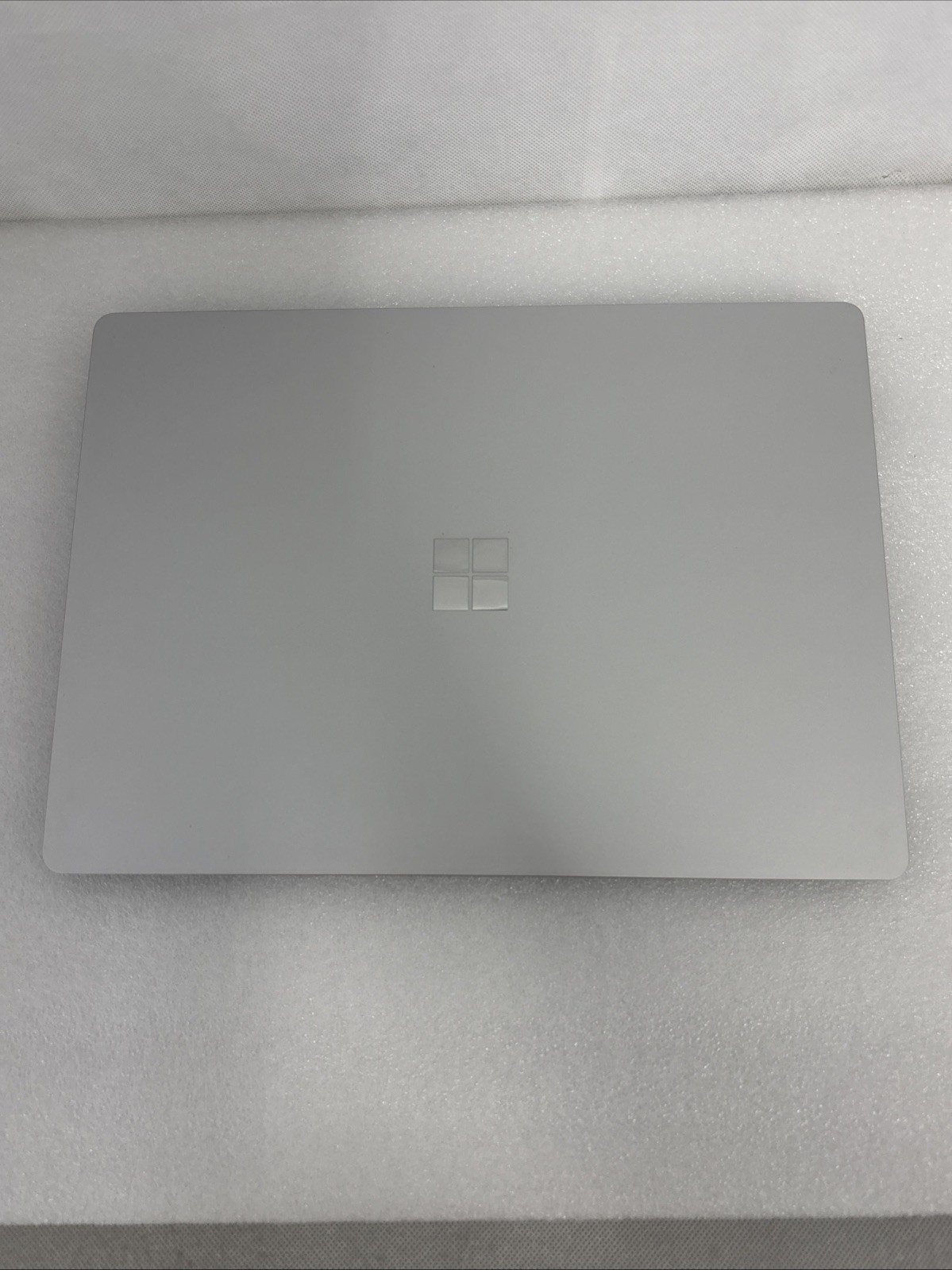 Microsoft Surface Laptop 4 13.5″ (256GB SSD, AMD Ryzen 5, 16GB) Platinum *Read*