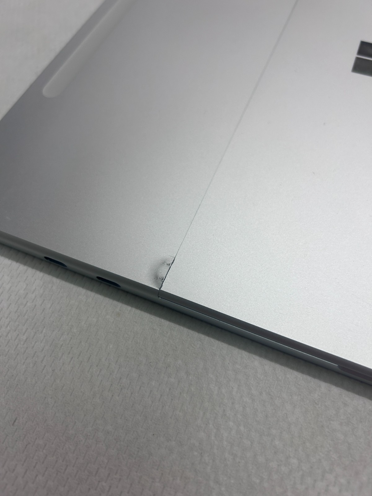 Microsoft Surface Pro 12″ 2025 – Snapdragon X Plus – Kickstand issue, No Acc
