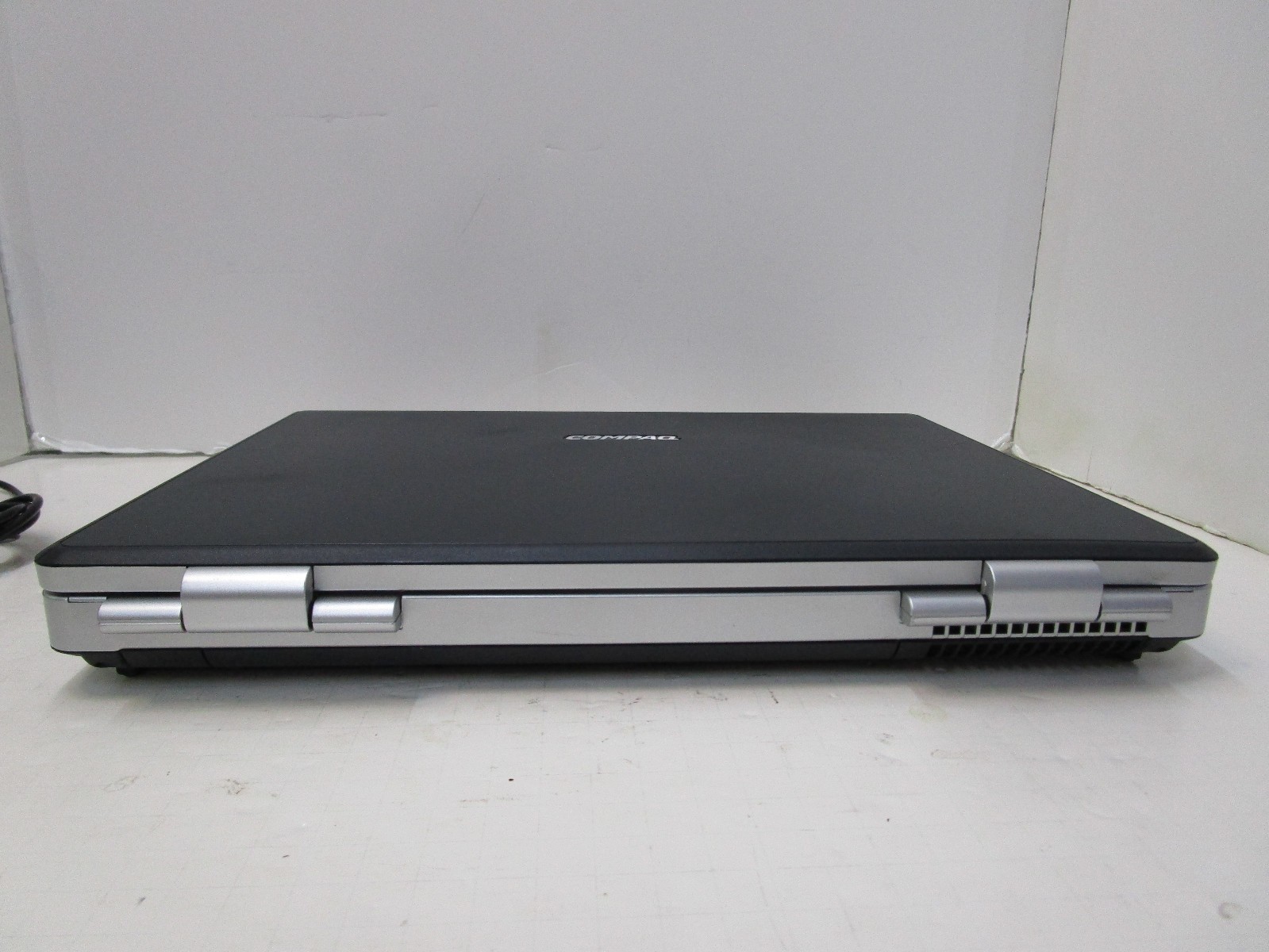 COMPAQ PRESARIO V5000 LAPTOP AMD 3300+ SEMPTRON 2GB RAM NO HDD NO O/S 💻🛠️