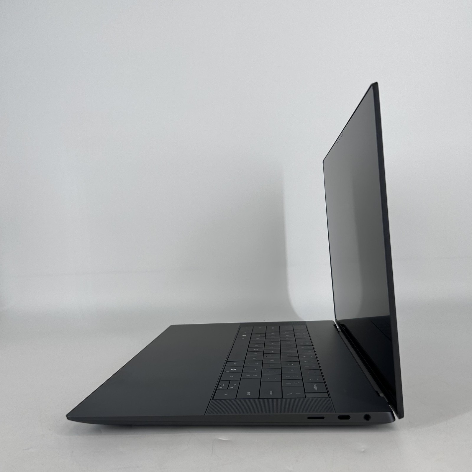 Dell XPS 16 9640 FHD+ 2.5GHz Ultra 9 185H 64GB 4TB SSD NVIDIA RTX 4060 Excellent