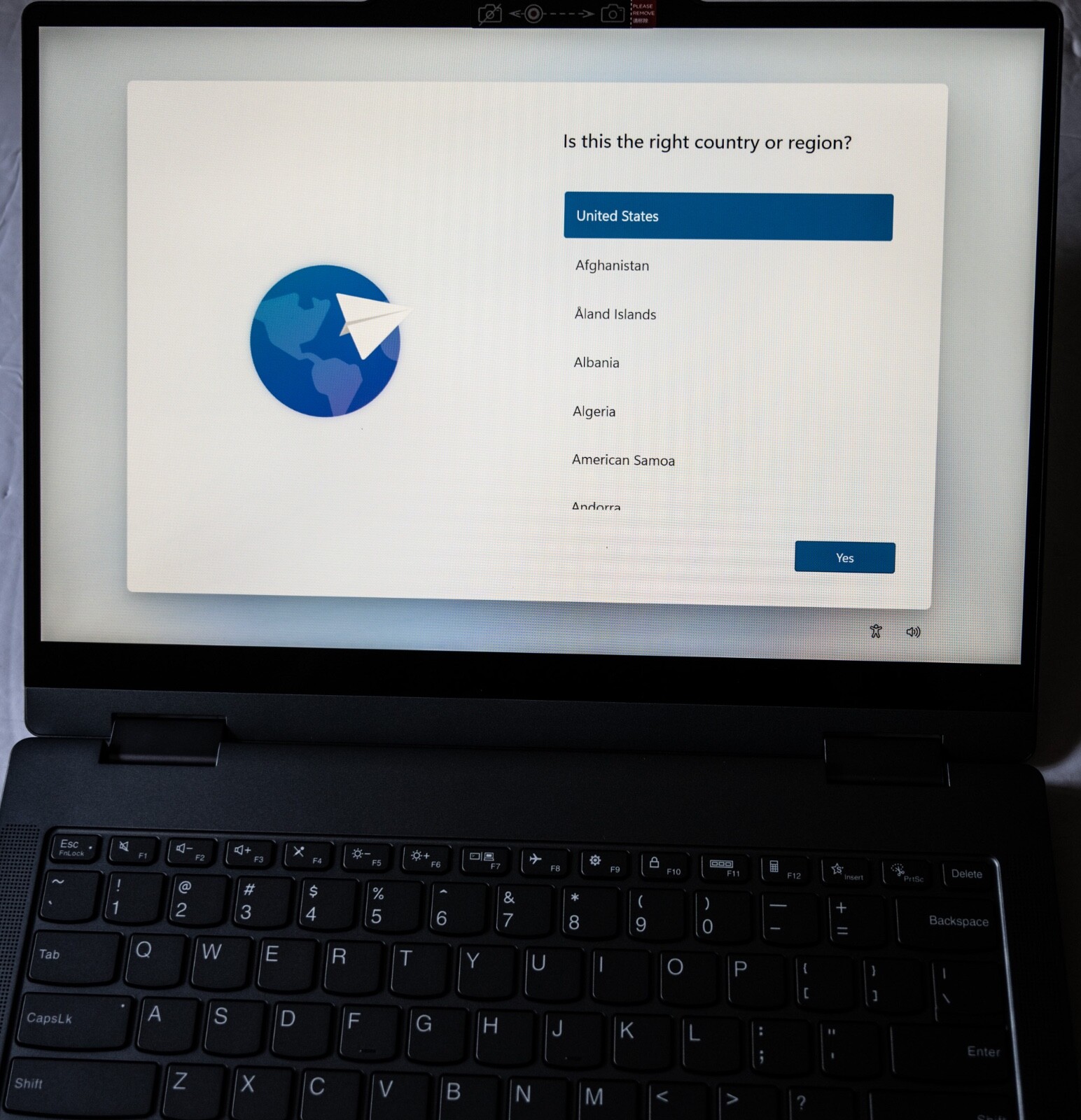 Lenovo IdeaPad 5i 2in1 141RU9 Luna Grey Open Box, Excellent Condition!
