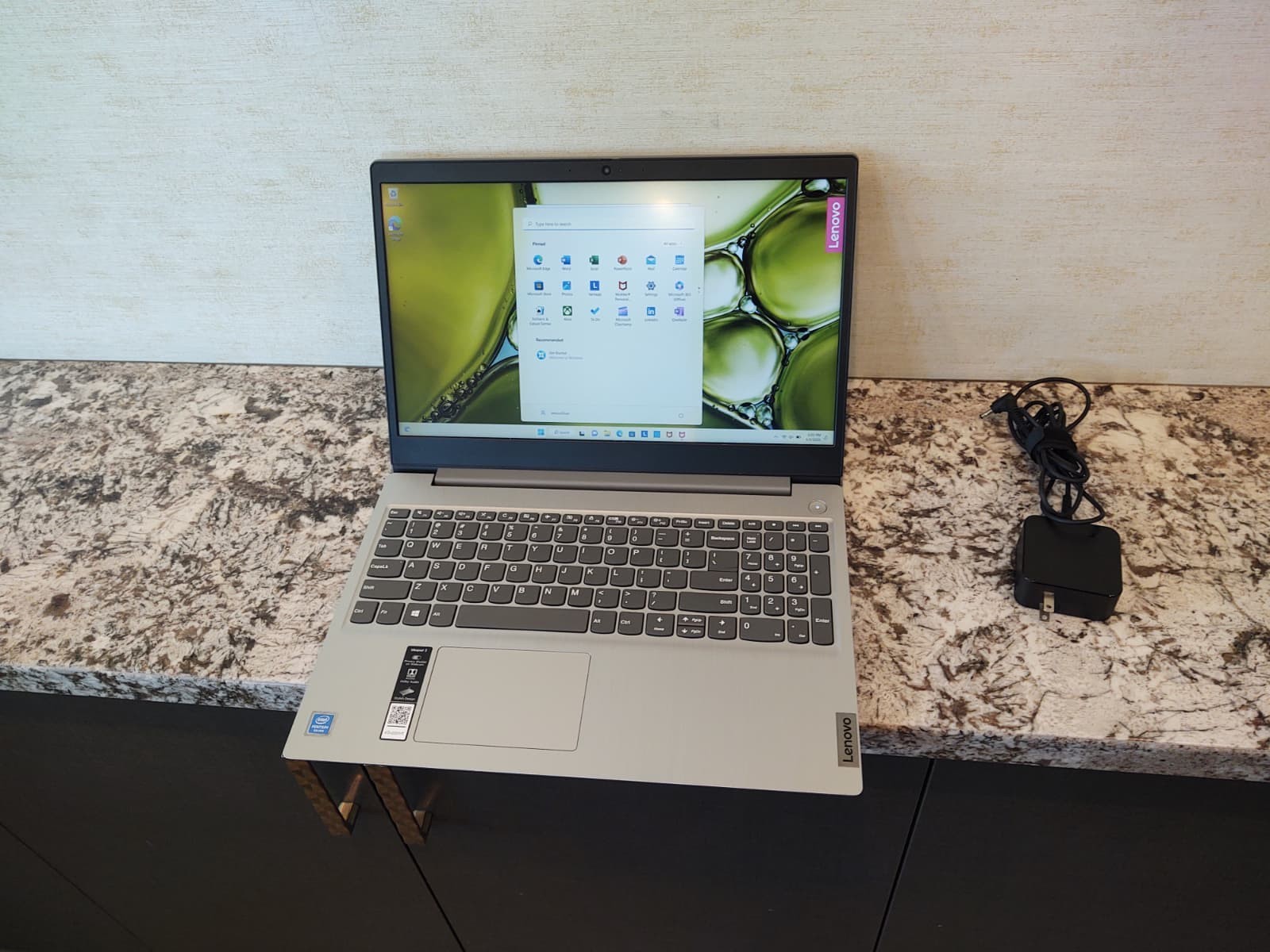 Great laptop for school, work or retro gaming Lenovo IdeaPad 3 15.6″