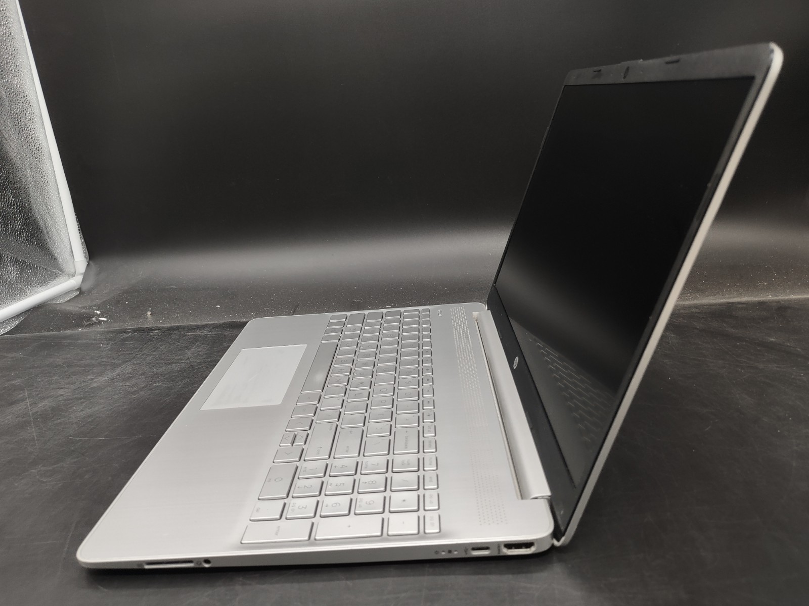 HP Laptop 15-dy1036nr i5 1035G1 @ 1.00GHz 8GB RAM 256GB NVME NO OS