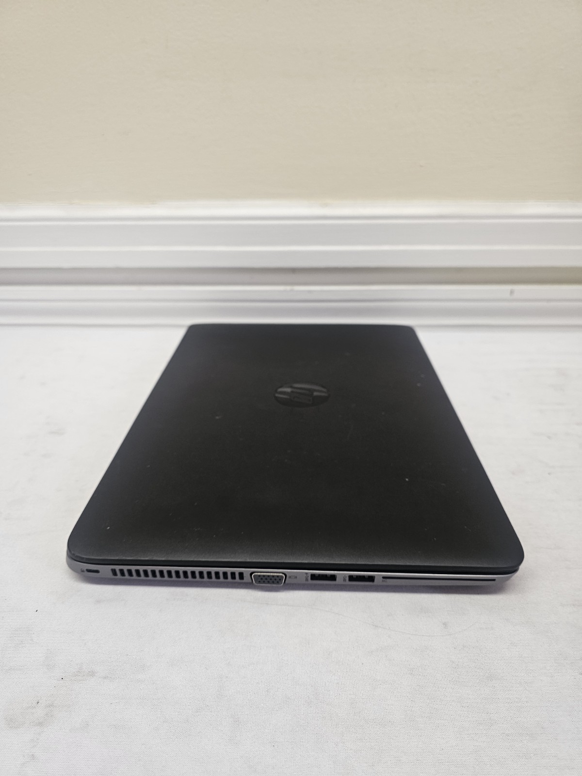HP EliteBook 840 Laptop – Intel i3 – 8GB RAM – WON’T POWER ON – READ DESCRIPTION