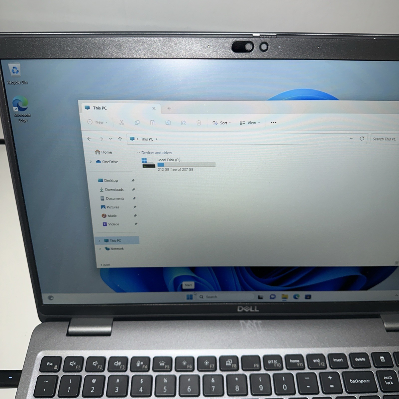 Dell Latitude 5540 15.6″ i7-1365U 16GB DDR4 256GB SSD Windows 11 Home in Gray