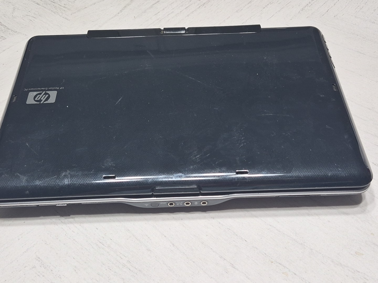 HP Pavilion 2000 *TURNS ON For A Second No Cord