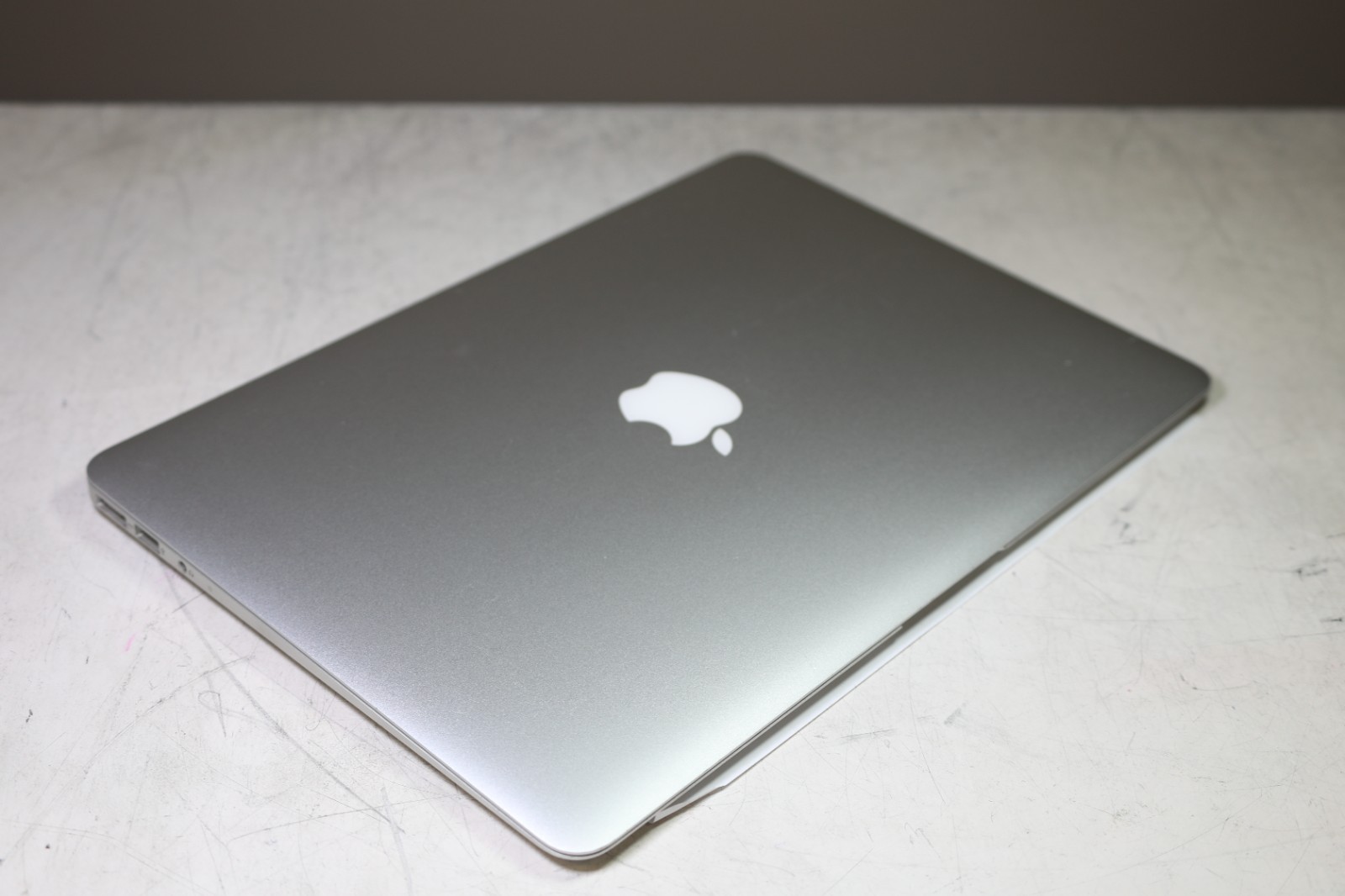 MacBook Air (1466) Intel Core i5-3427U CPU 1.80GHz-4GB RAM-128GB SSD-CatalinaOS